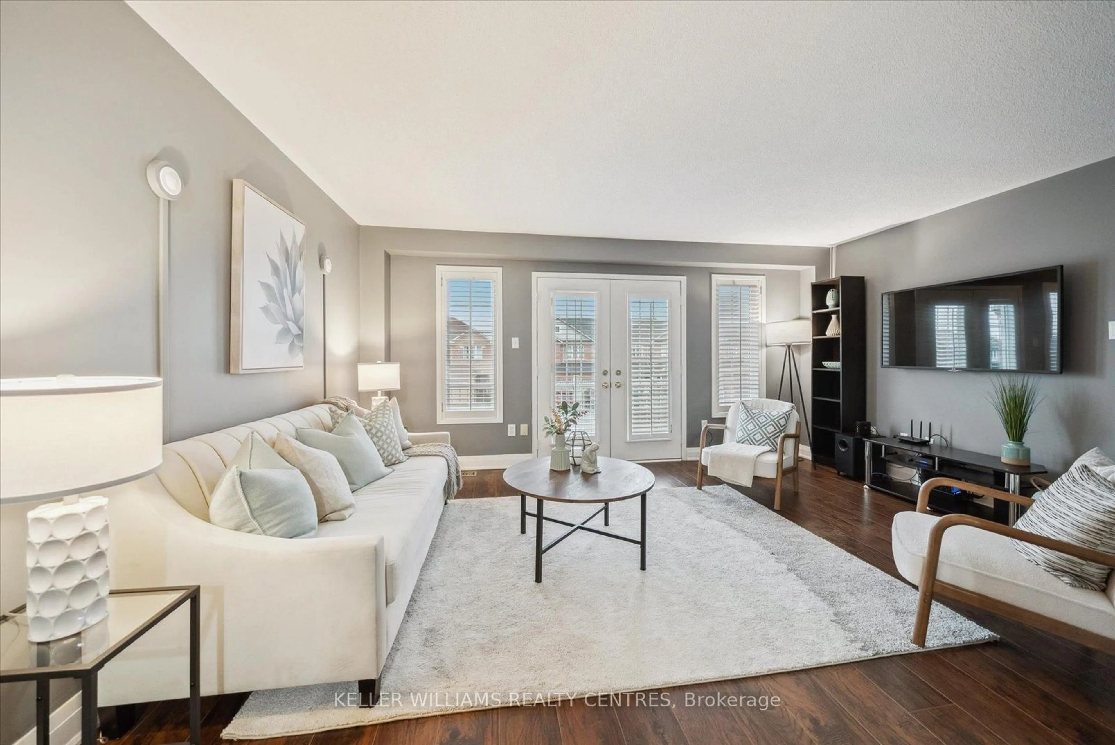 Living room with furniture, unknown for 35 Millcliff Circ, Aurora Ontario L4G 7N7