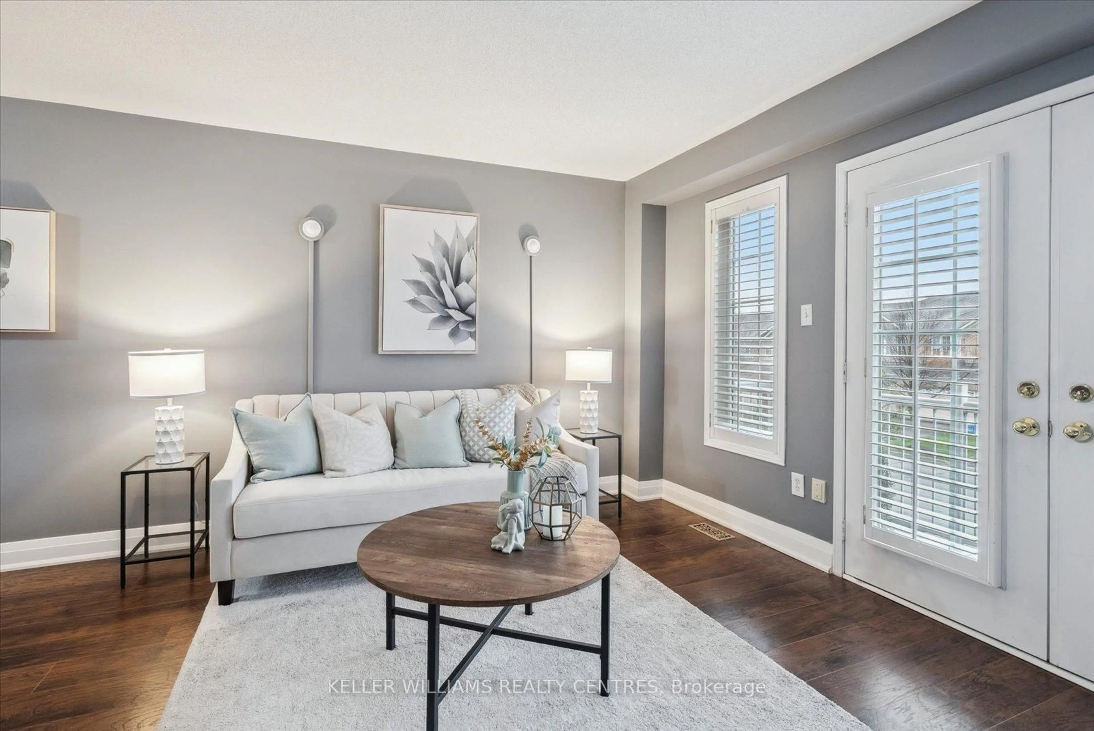 Living room with furniture, unknown for 35 Millcliff Circ, Aurora Ontario L4G 7N7