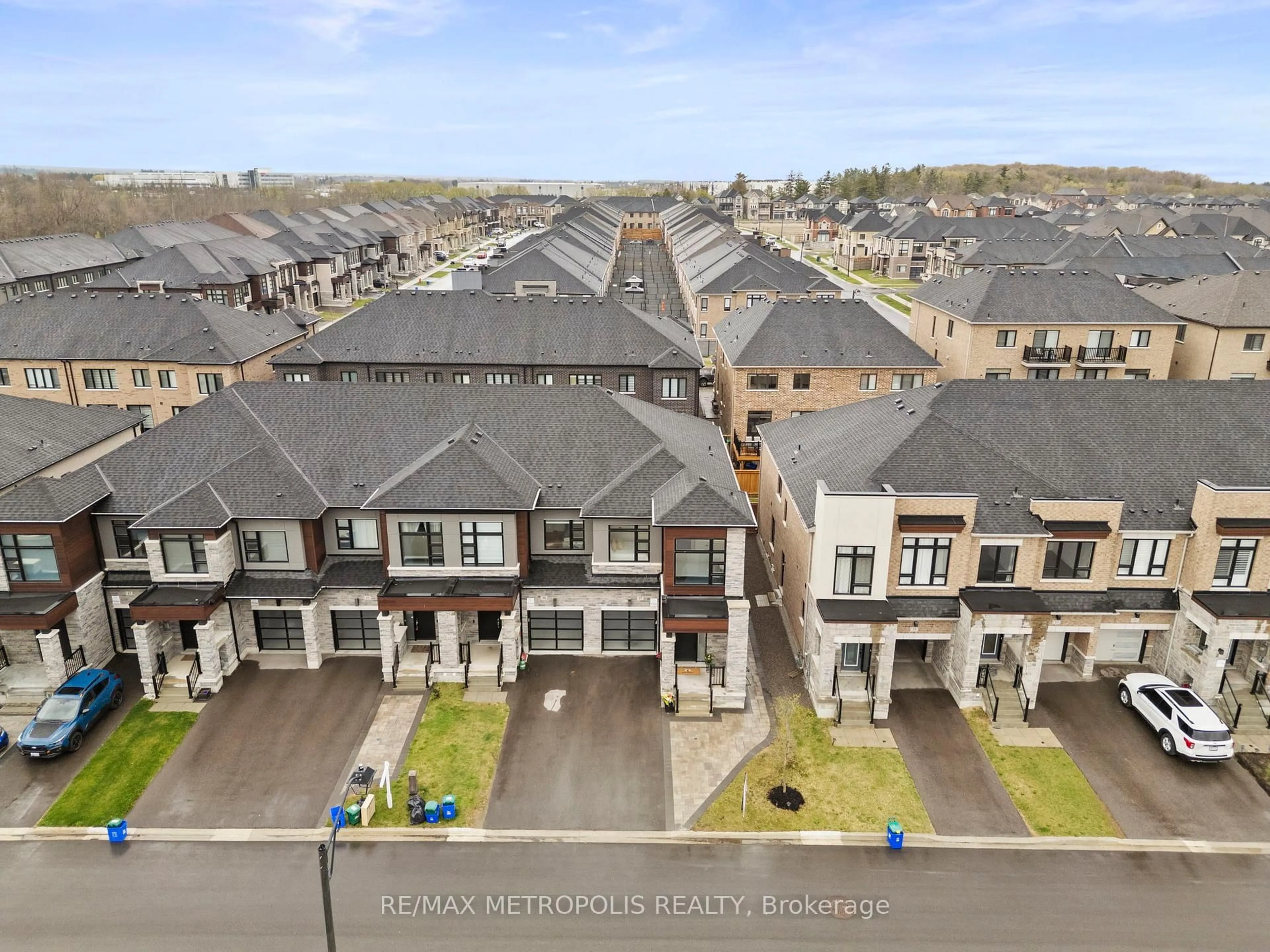 A pic from outside/outdoor area/front of a property/back of a property/a pic from drone, unknown for 57 DUCHARME Dr, Richmond Hill Ontario L4S 0J3