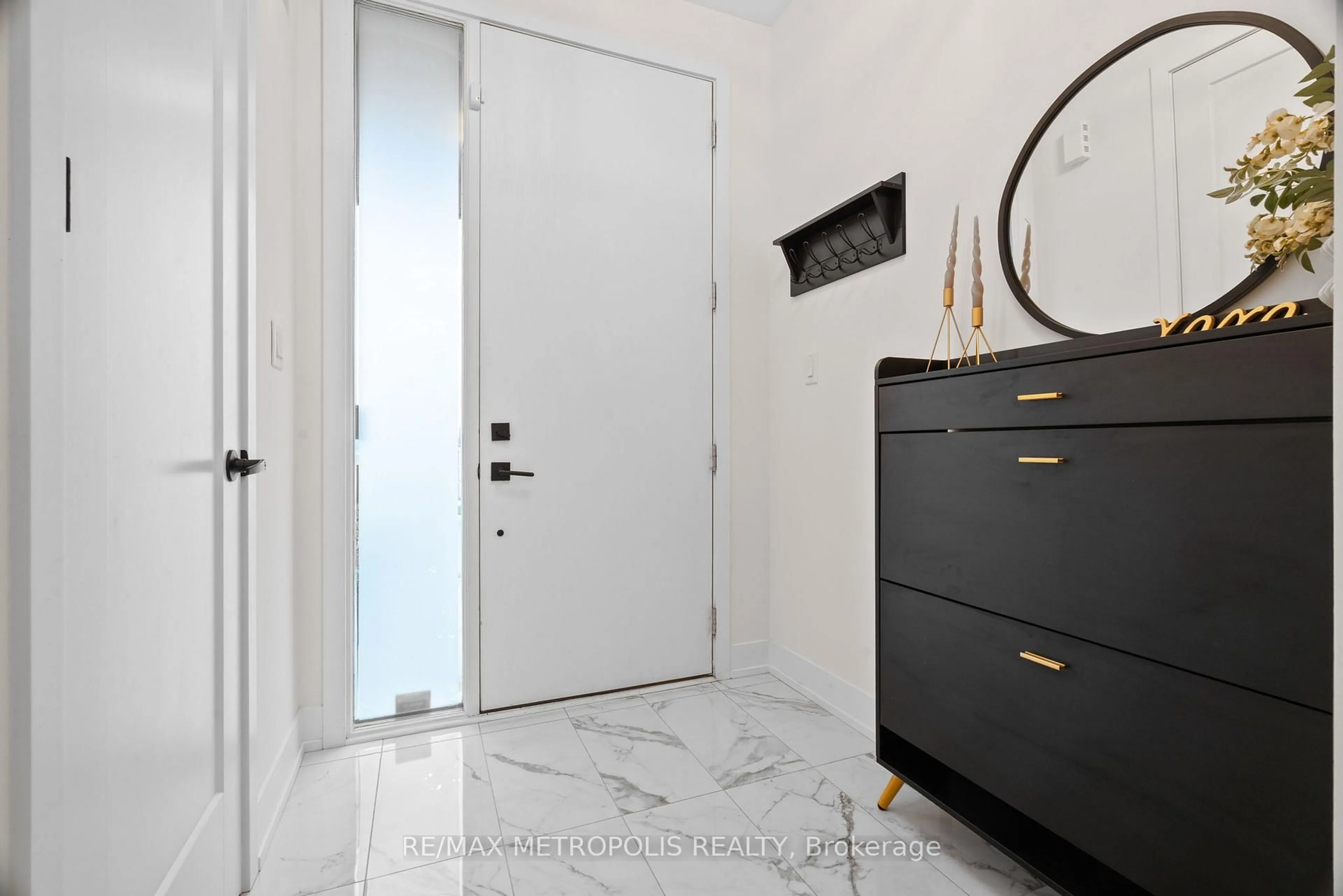 Indoor entryway for 57 DUCHARME Dr, Richmond Hill Ontario L4S 0J3