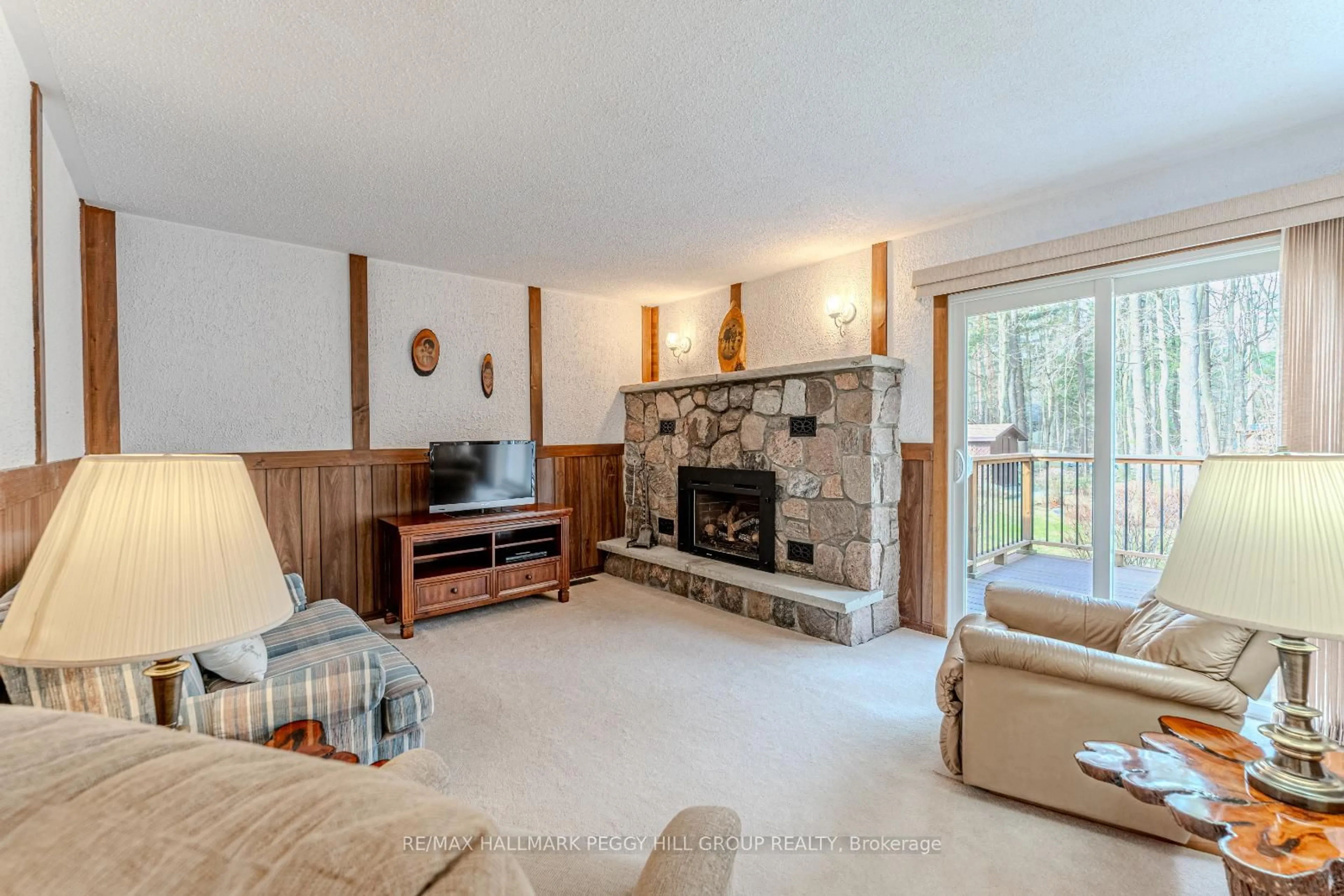 Living room with furniture, unknown for 3782 Whitecap Dr, Innisfil Ontario L9S 2L4
