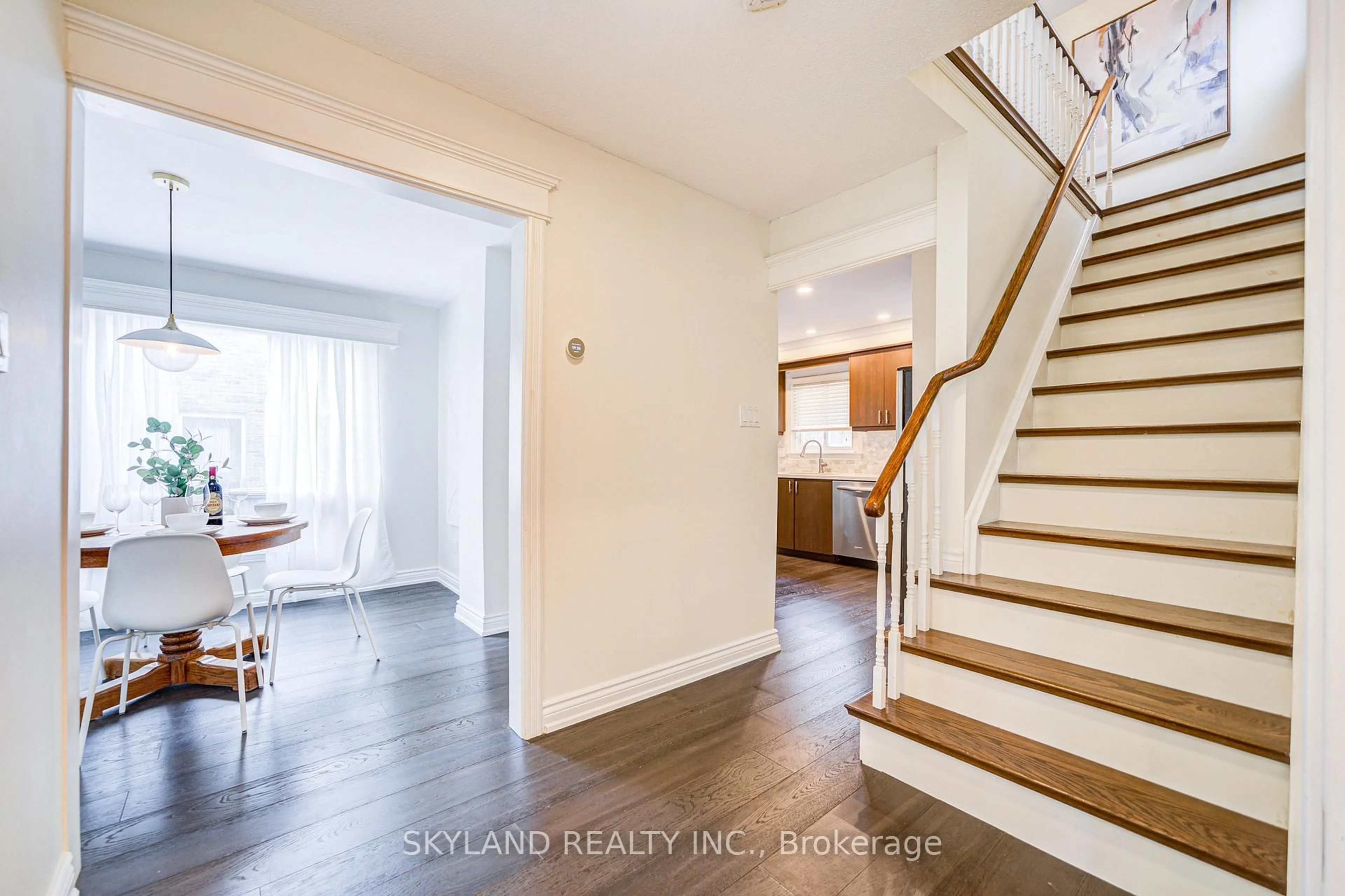 Indoor entryway for 68 Batson Dr, Aurora Ontario L4G 3P8