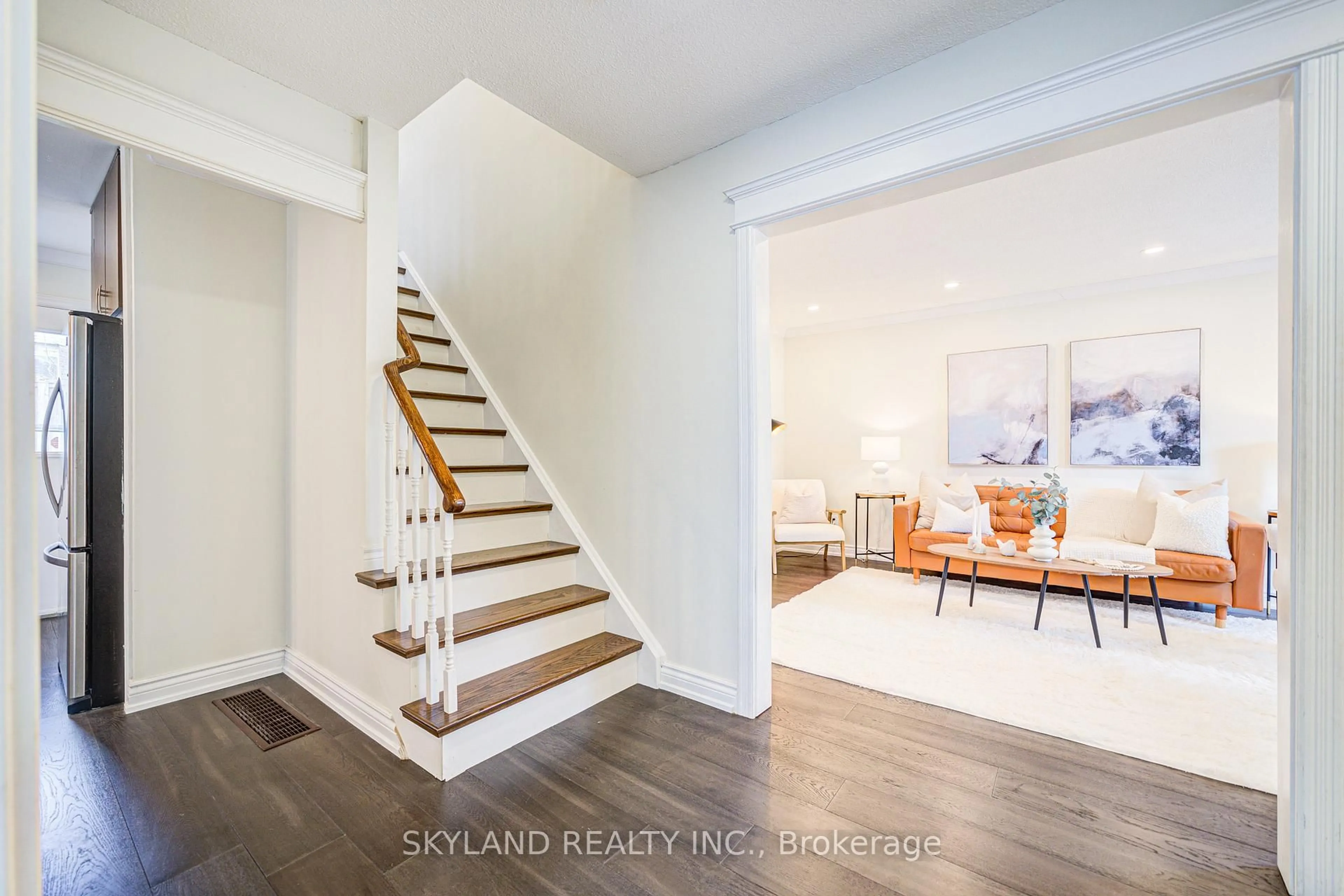 Indoor entryway for 68 Batson Dr, Aurora Ontario L4G 3P8