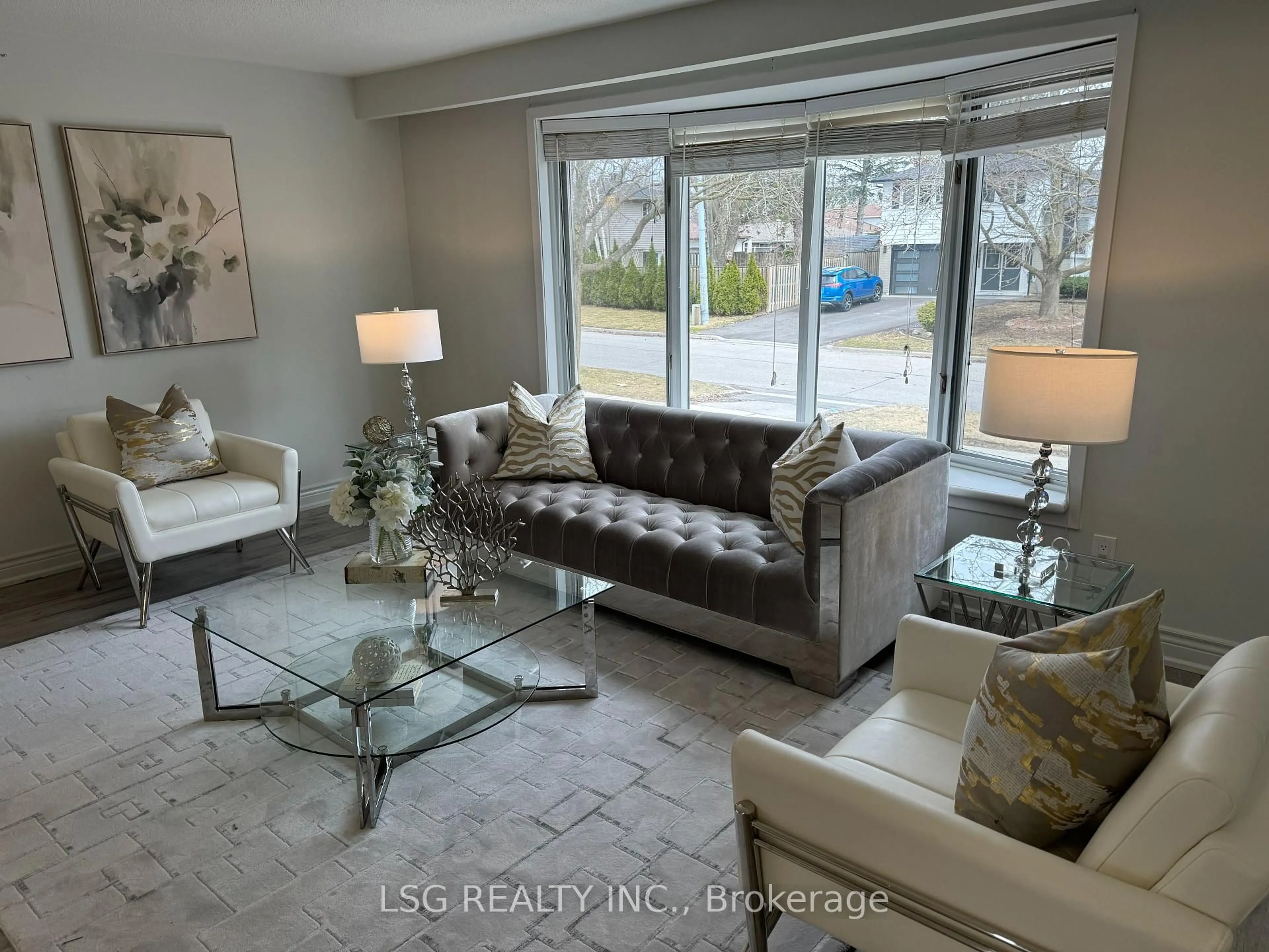 Living room with furniture, unknown for 46 Devins Dr, Aurora Ontario L4G 2Z1