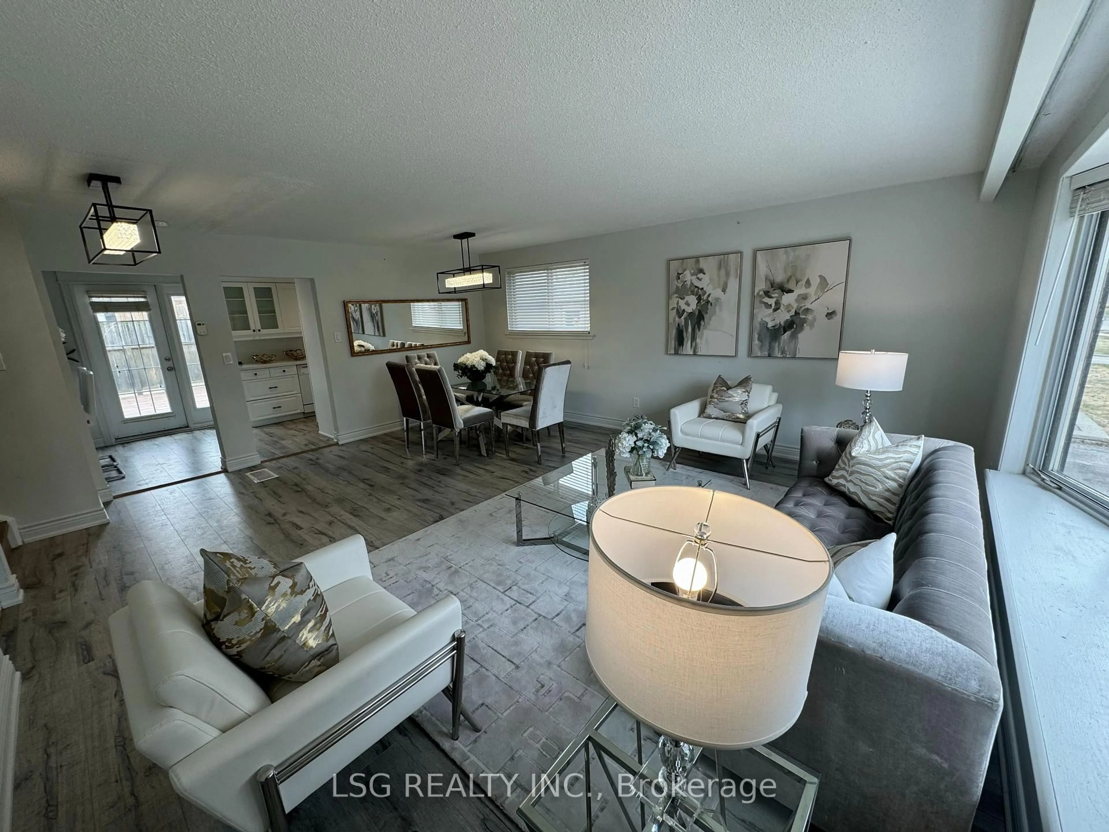 Living room with furniture, unknown for 46 Devins Dr, Aurora Ontario L4G 2Z1