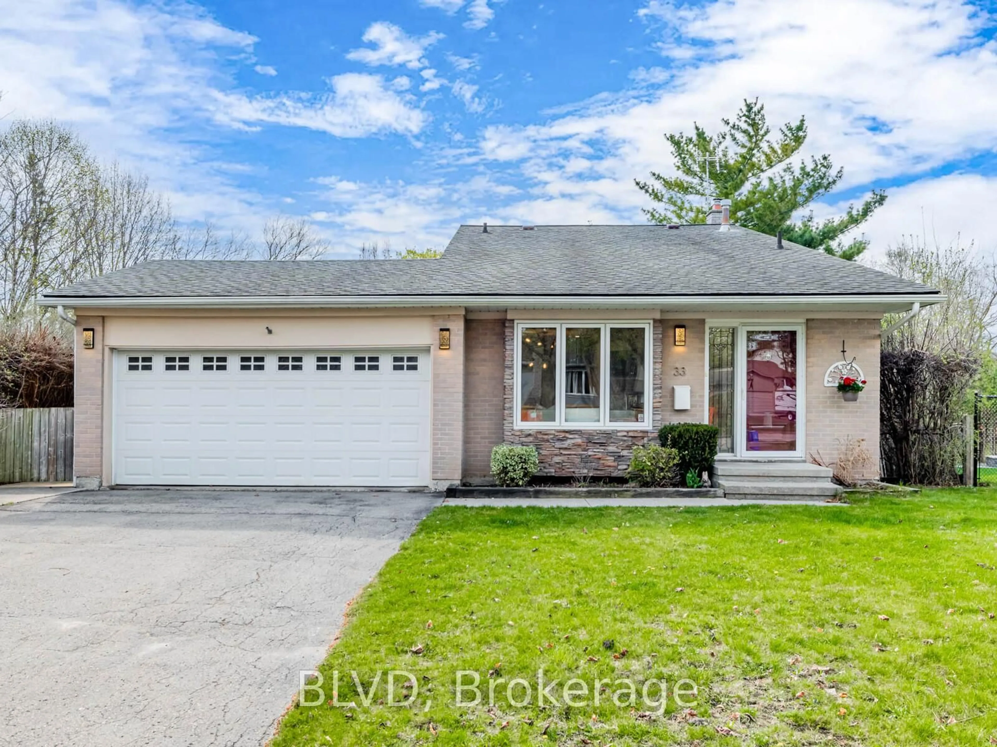 Home with brick exterior material, street for 33 Law Cres, Richmond Hill Ontario L4C 5K7