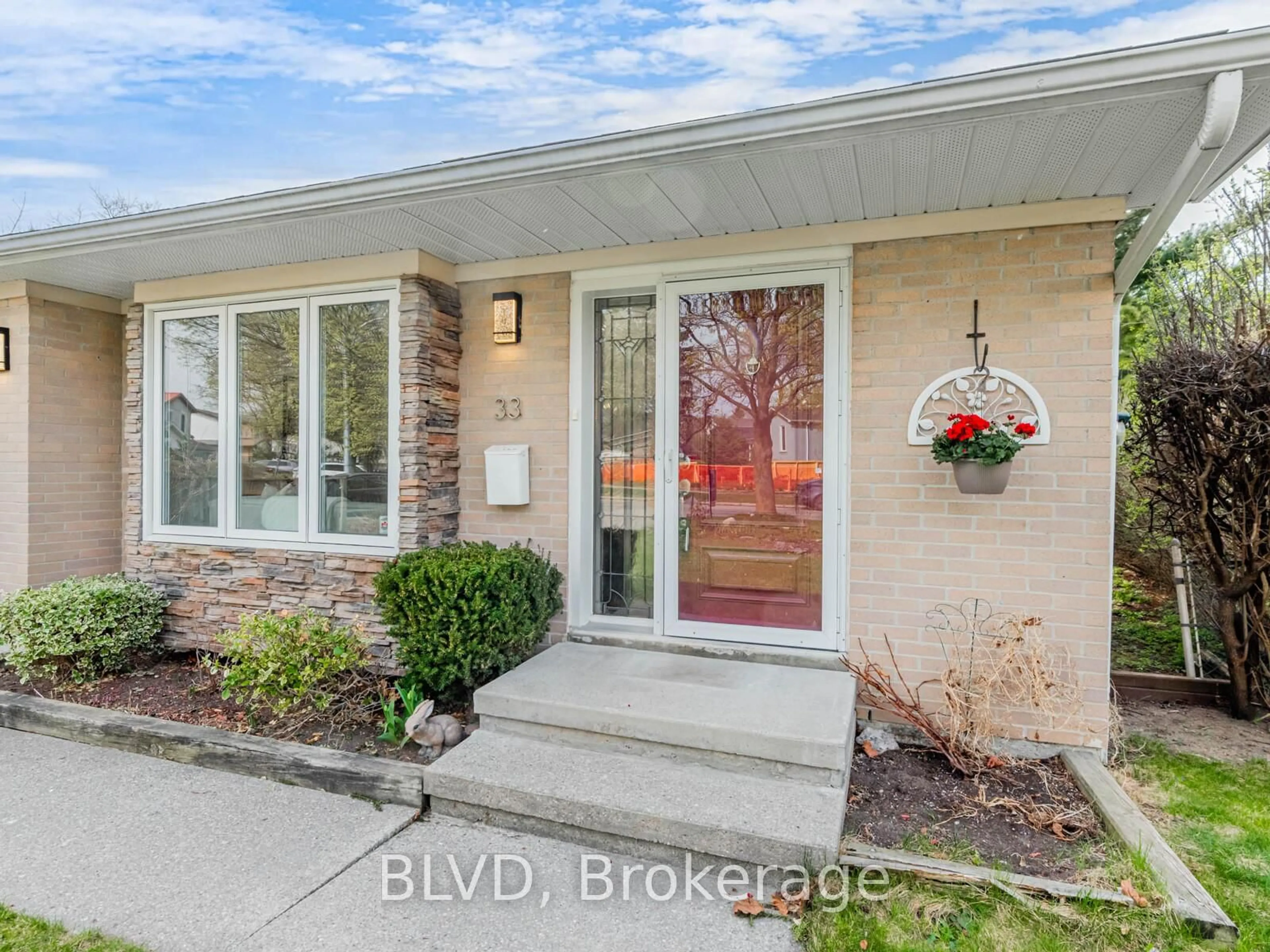 Home with brick exterior material, street for 33 Law Cres, Richmond Hill Ontario L4C 5K7
