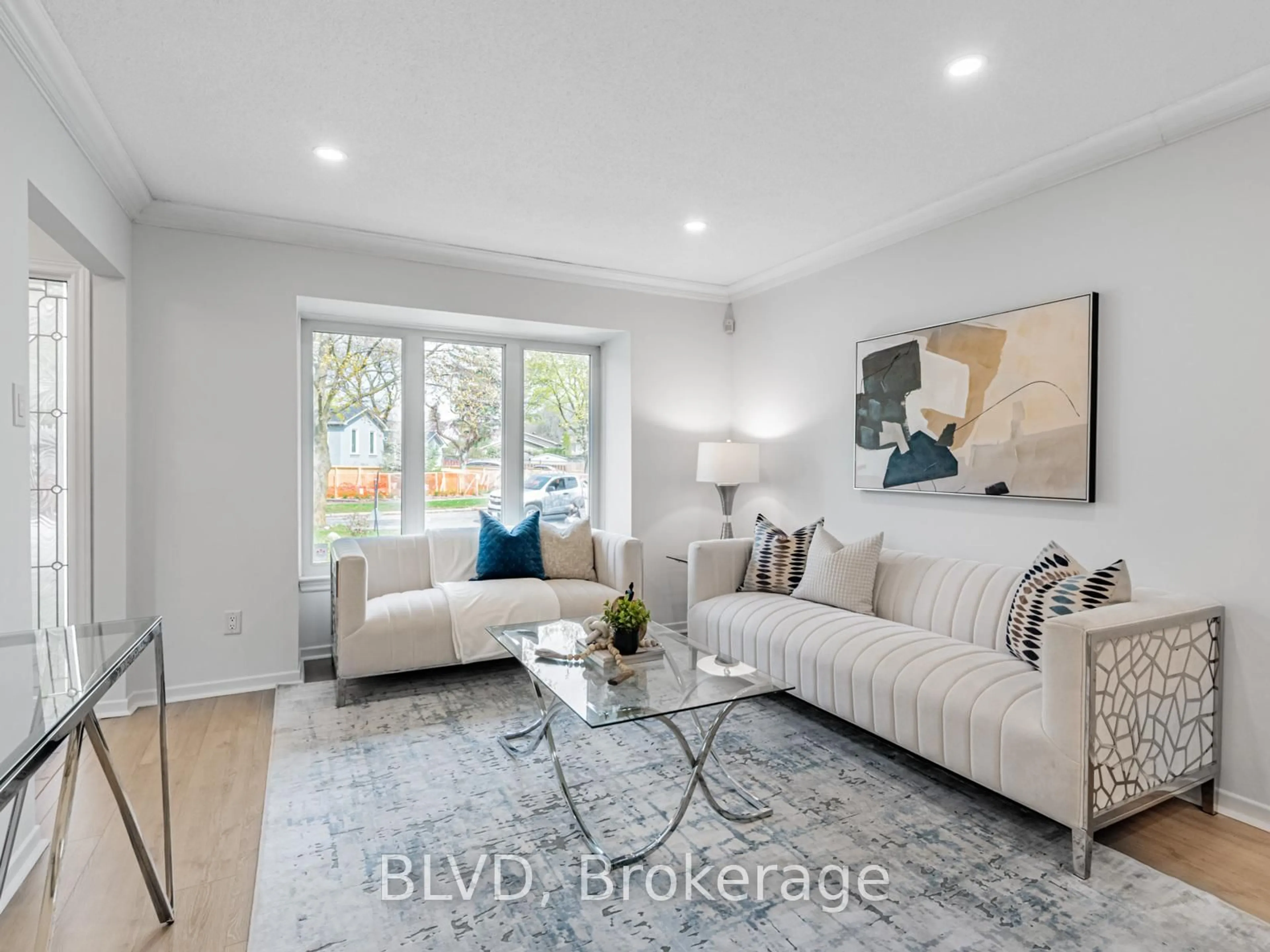 Living room with furniture, unknown for 33 Law Cres, Richmond Hill Ontario L4C 5K7
