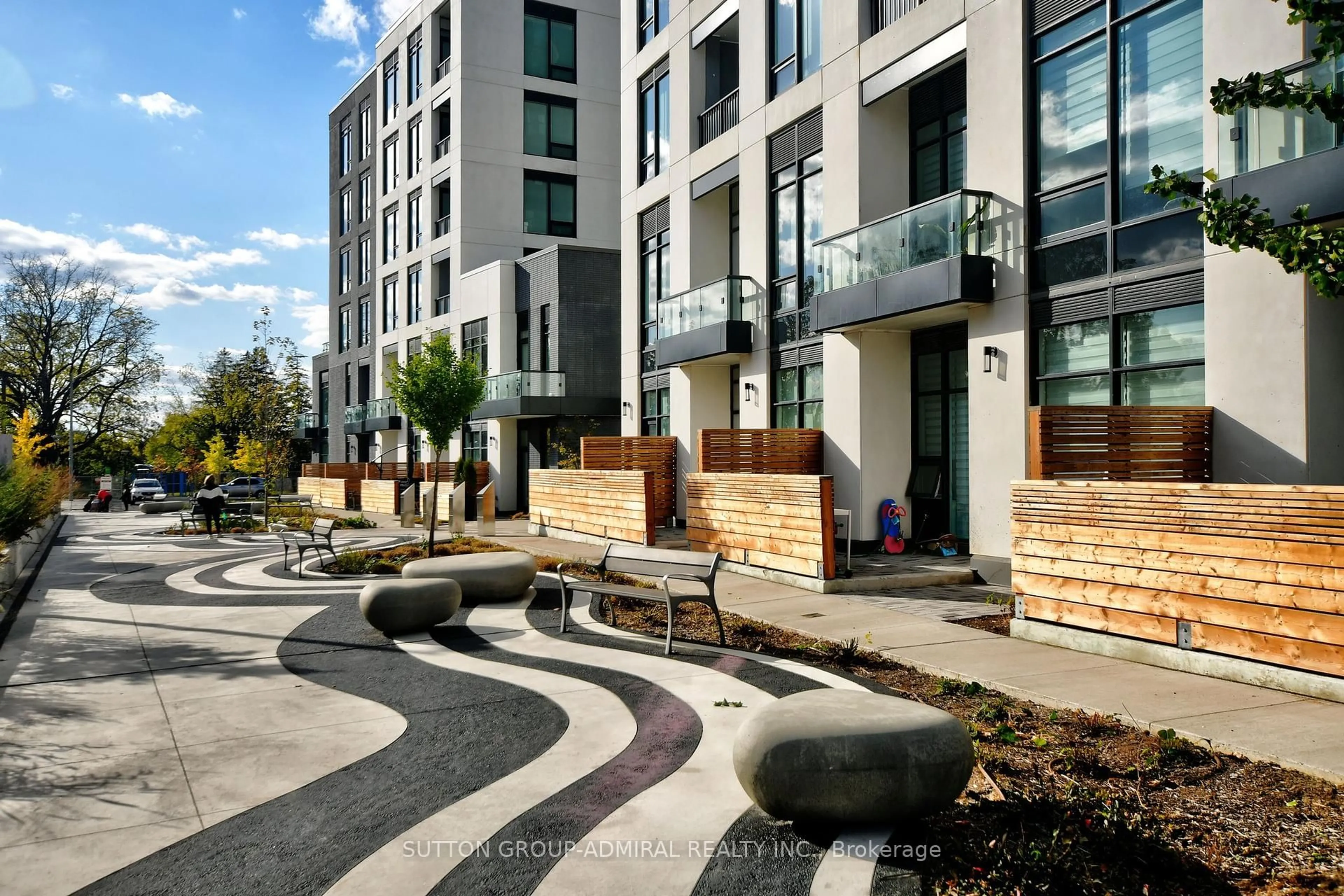 Patio, street for 8868 Yonge St #505-E, Richmond Hill Ontario L4C 0T4
