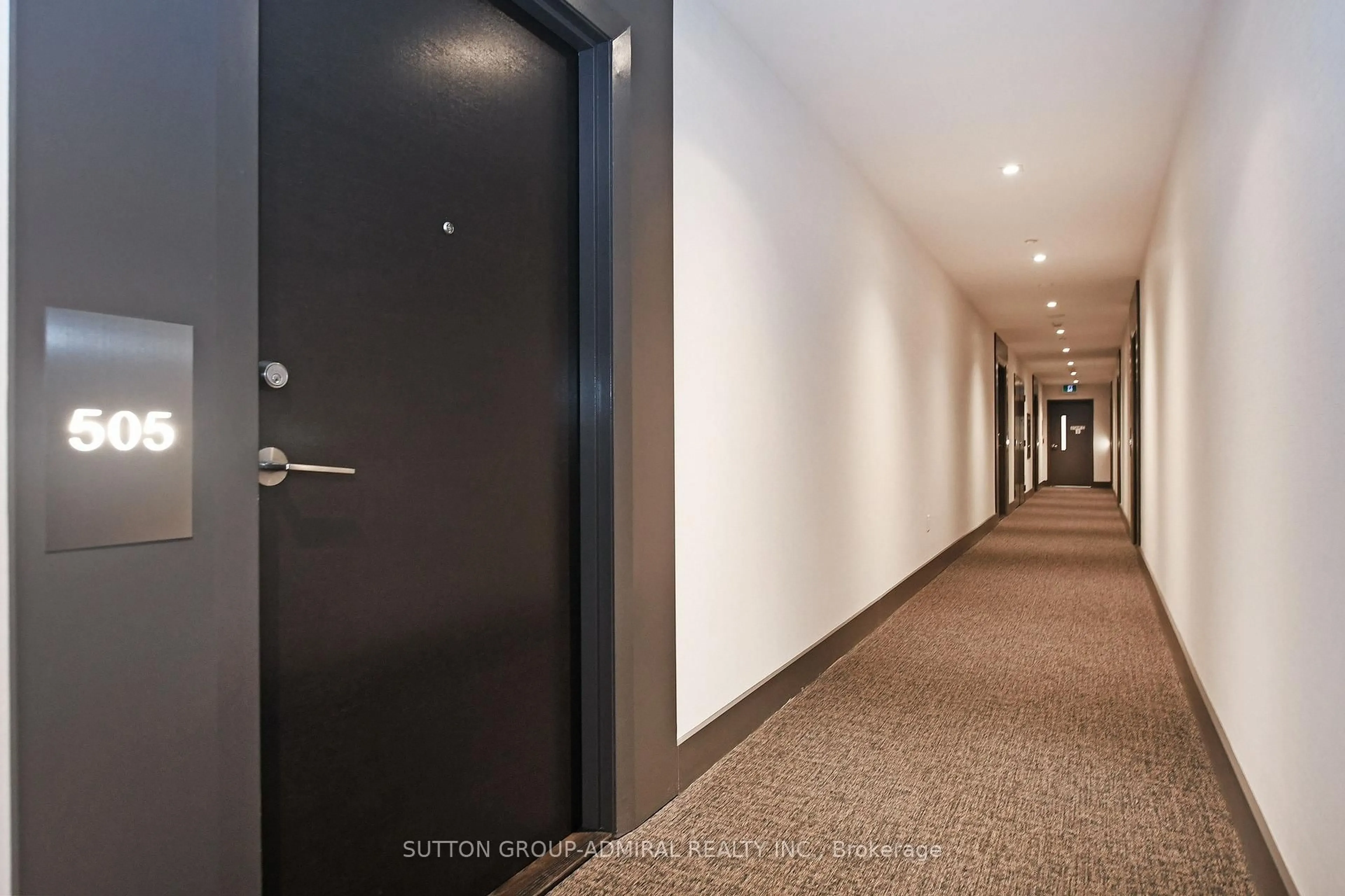 Indoor foyer for 8868 Yonge St #505-E, Richmond Hill Ontario L4C 0T4