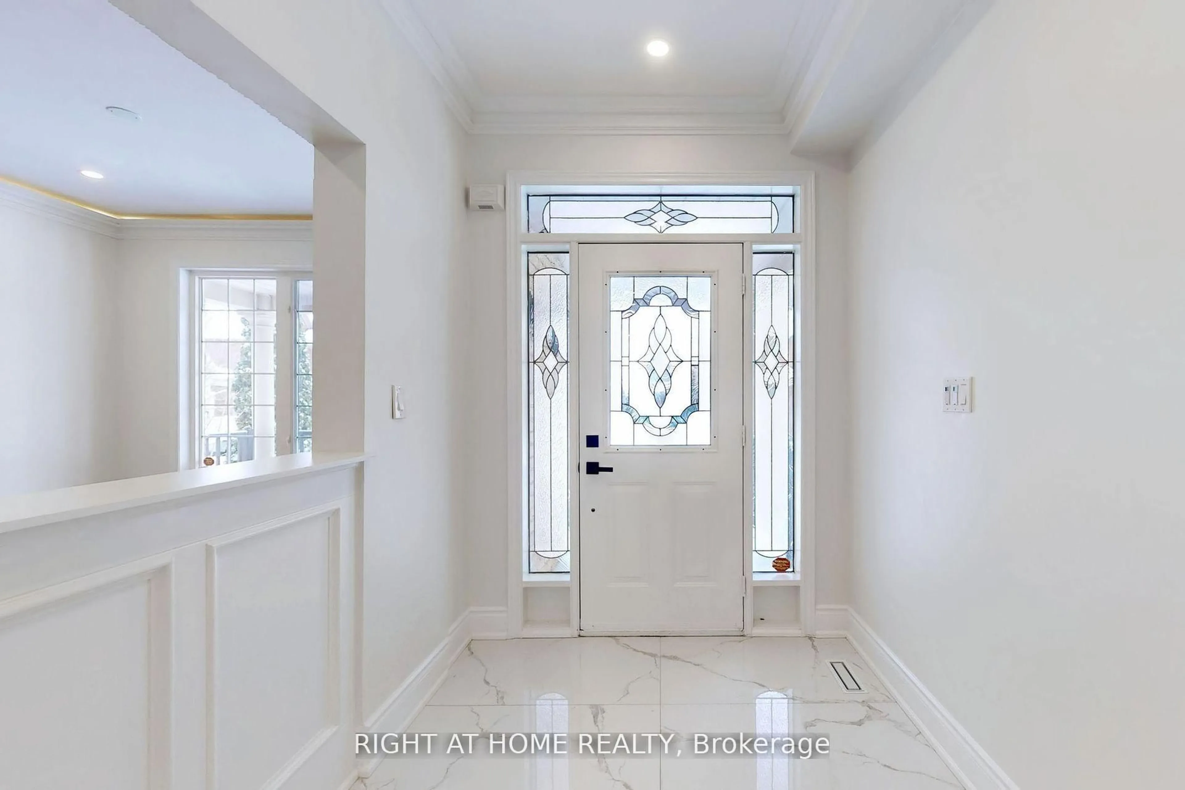 Indoor entryway for 23 Waldron Cres, Richmond Hill Ontario L4E 4A3