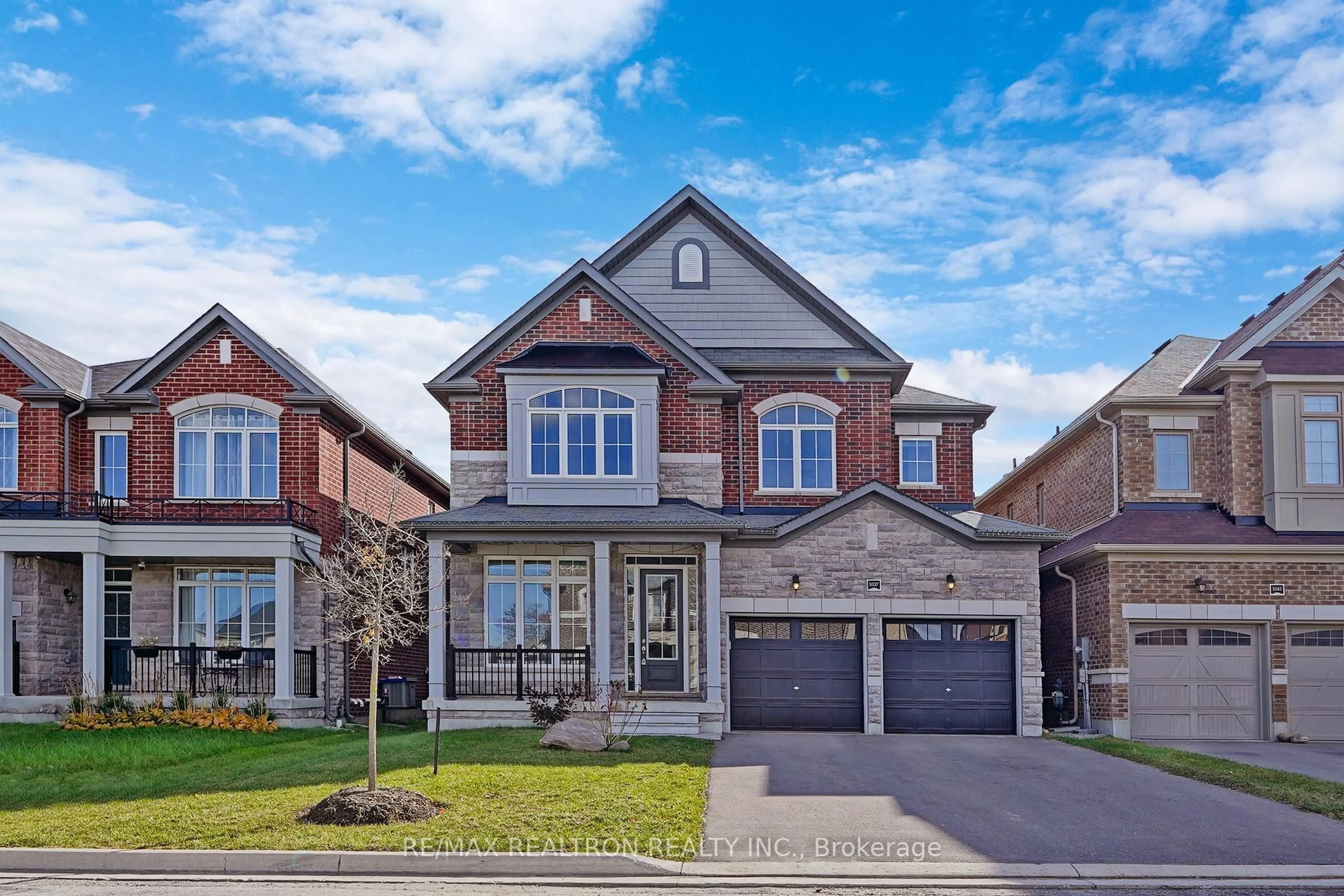 Home with brick exterior material, street for 1037 Larter St, Innisfil Ontario L9S 0N4