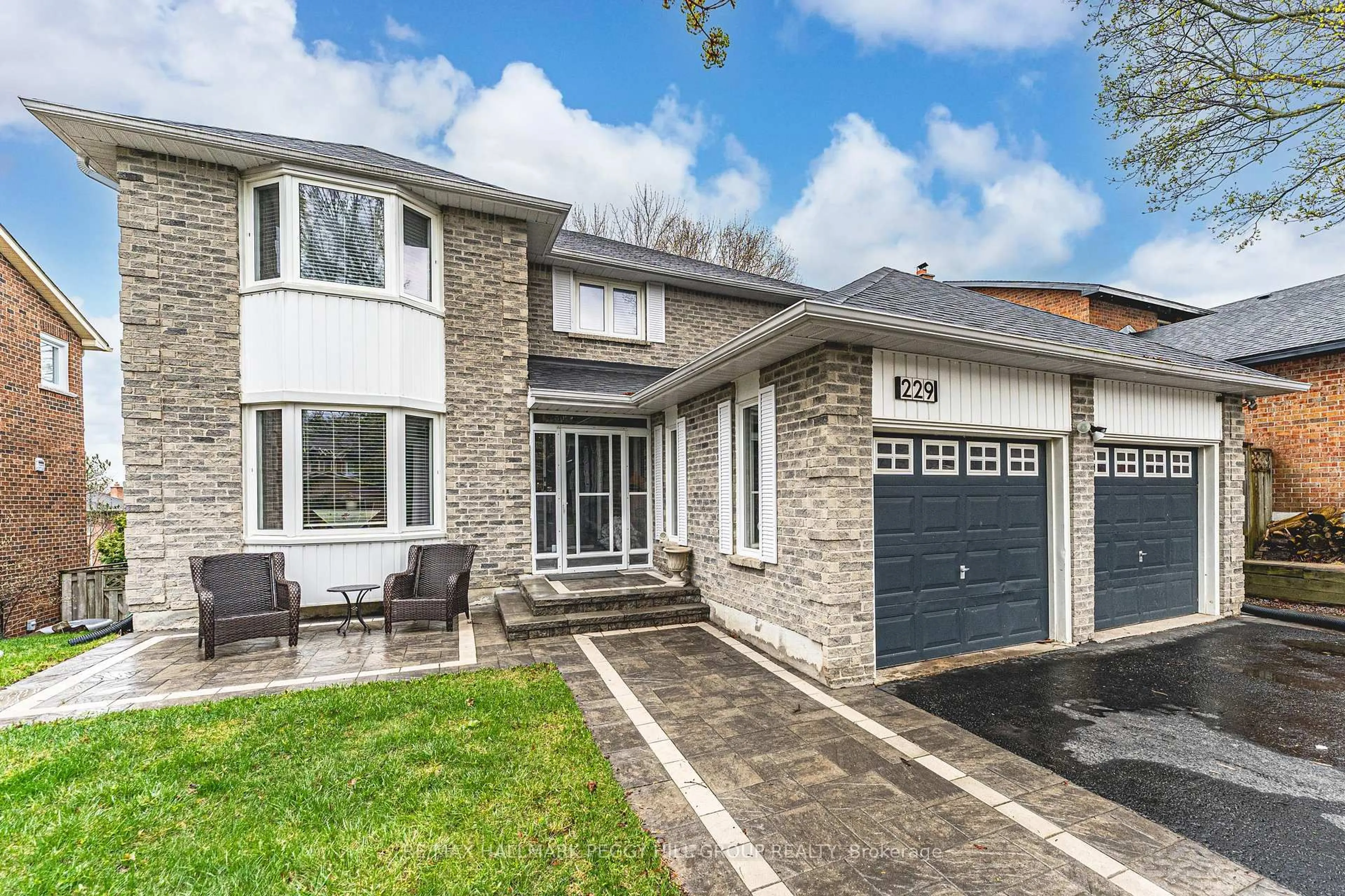 Home with brick exterior material, street for 229 Orchard Heights Blvd, Aurora Ontario L4G 5A5