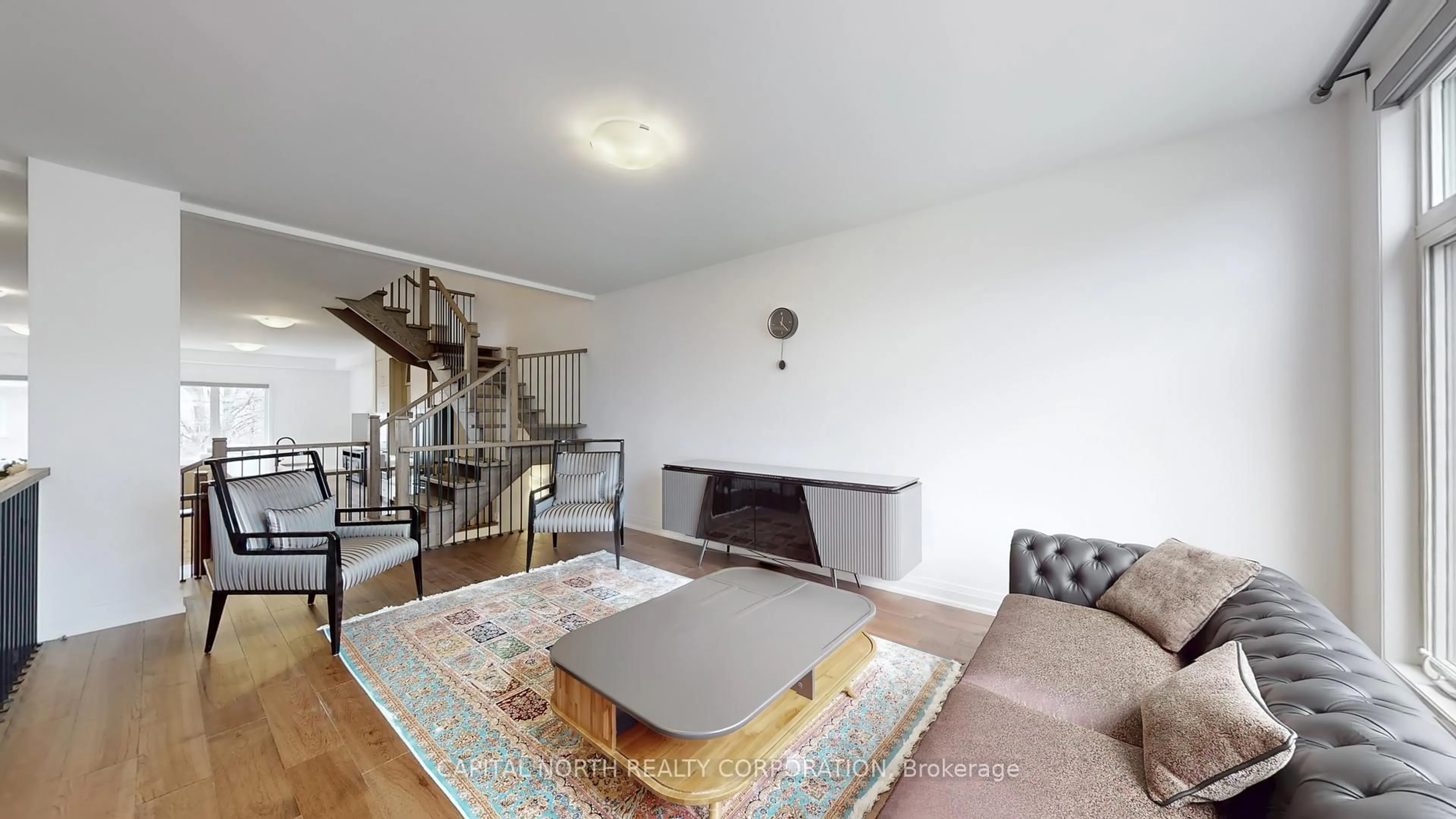 Living room with furniture, unknown for 29 Direzze Crt, Richmond Hill Ontario L4C 5T8