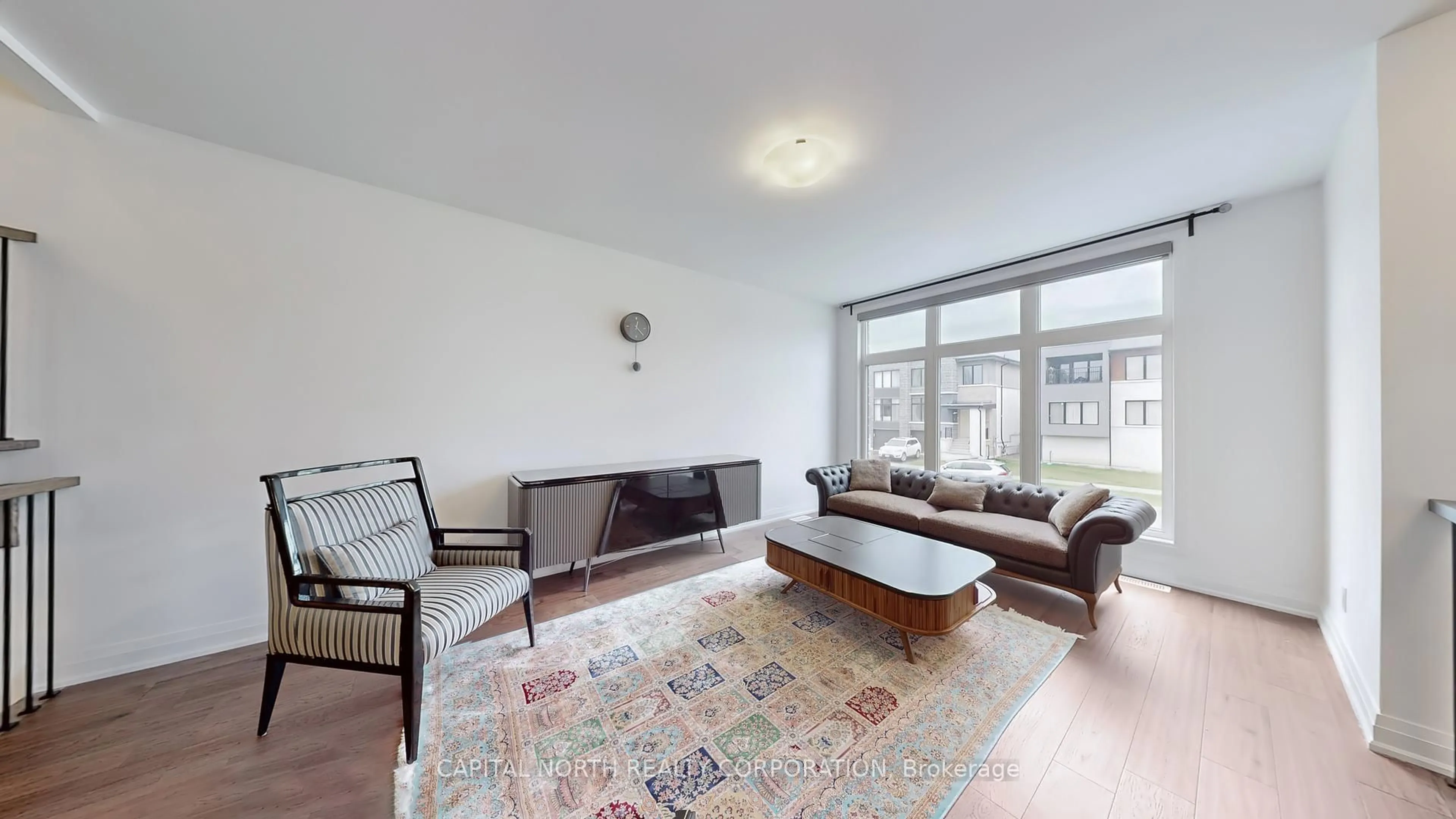 Living room with furniture, unknown for 29 Direzze Crt, Richmond Hill Ontario L4C 5T8