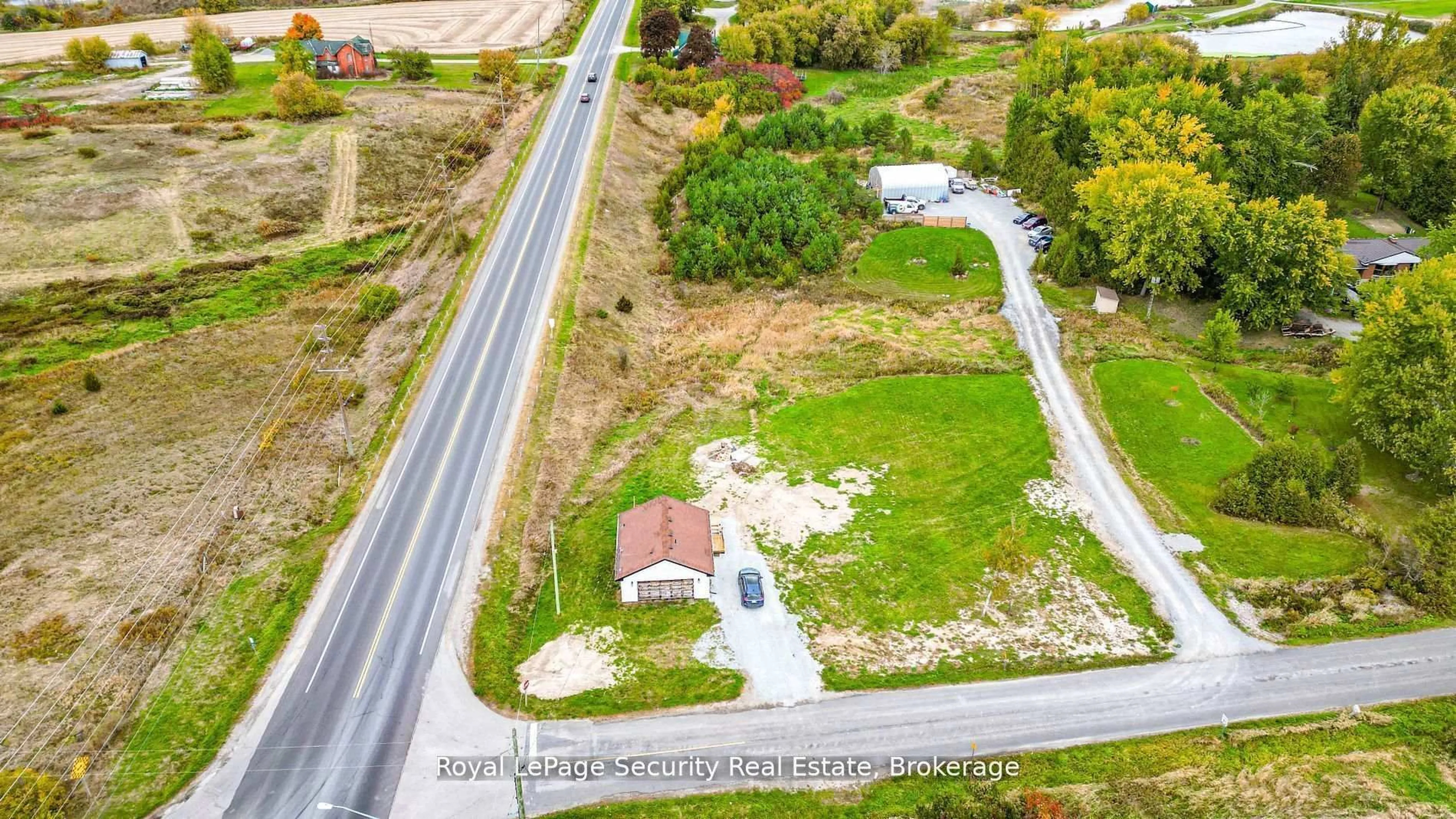 A pic from outside/outdoor area/front of a property/back of a property/a pic from drone, street for 1512 Holborn Rd, East Gwillimbury Ontario L0G 1R0