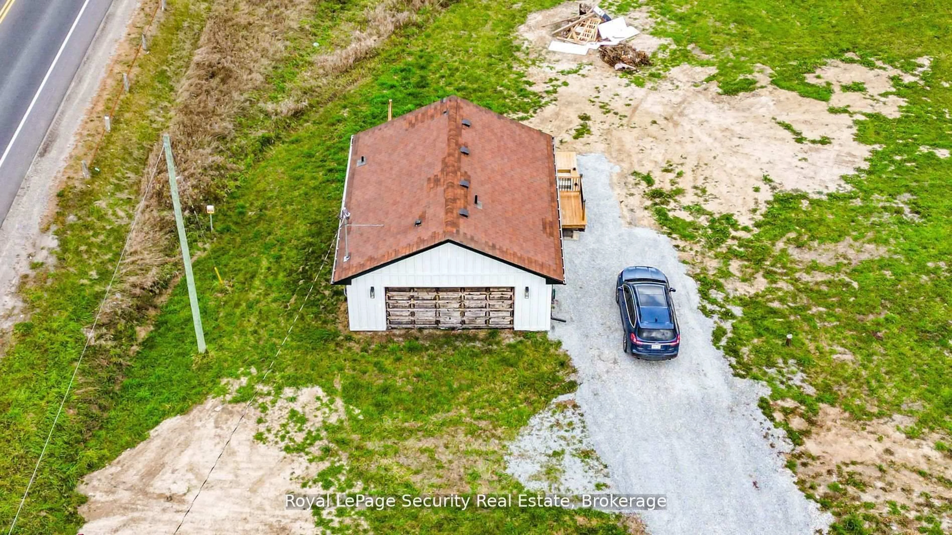 A pic from outside/outdoor area/front of a property/back of a property/a pic from drone, street for 1512 Holborn Rd, East Gwillimbury Ontario L0G 1R0