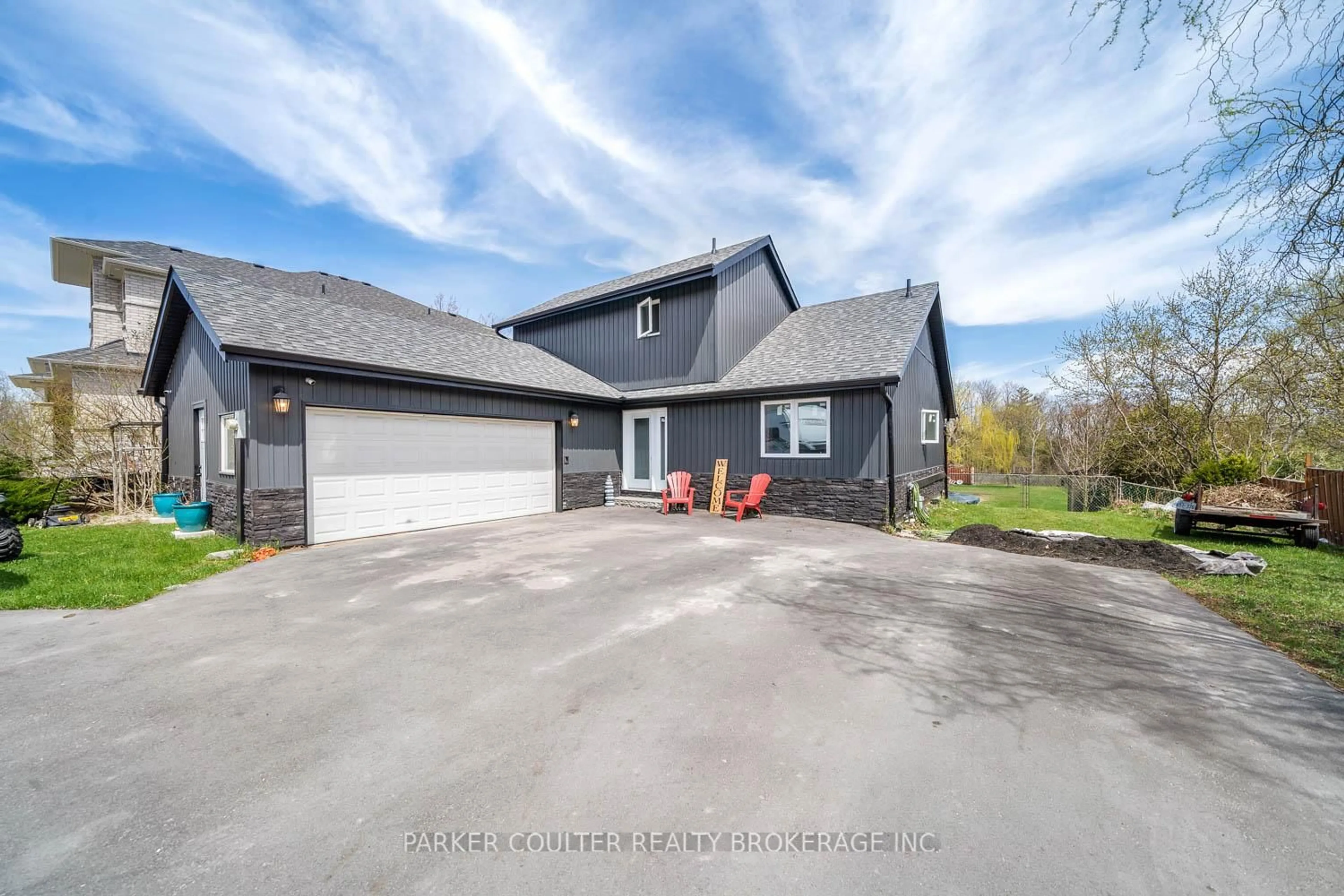 A pic from outside/outdoor area/front of a property/back of a property/a pic from drone, street for 973 Church Dr, Innisfil Ontario L0L 1W0