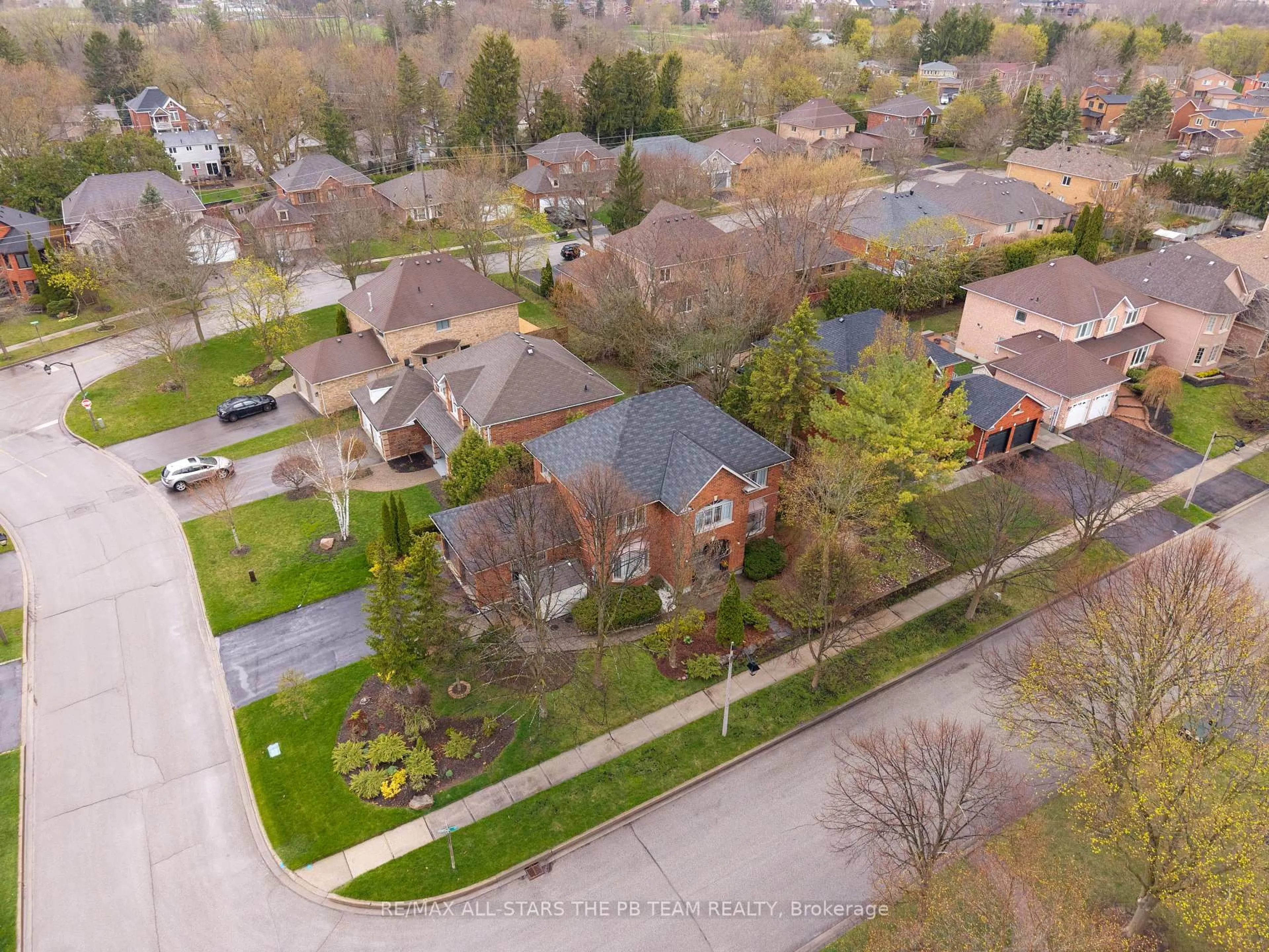 A pic from outside/outdoor area/front of a property/back of a property/a pic from drone, street for 156 Park Dr, Whitchurch-Stouffville Ontario L4A 1J6