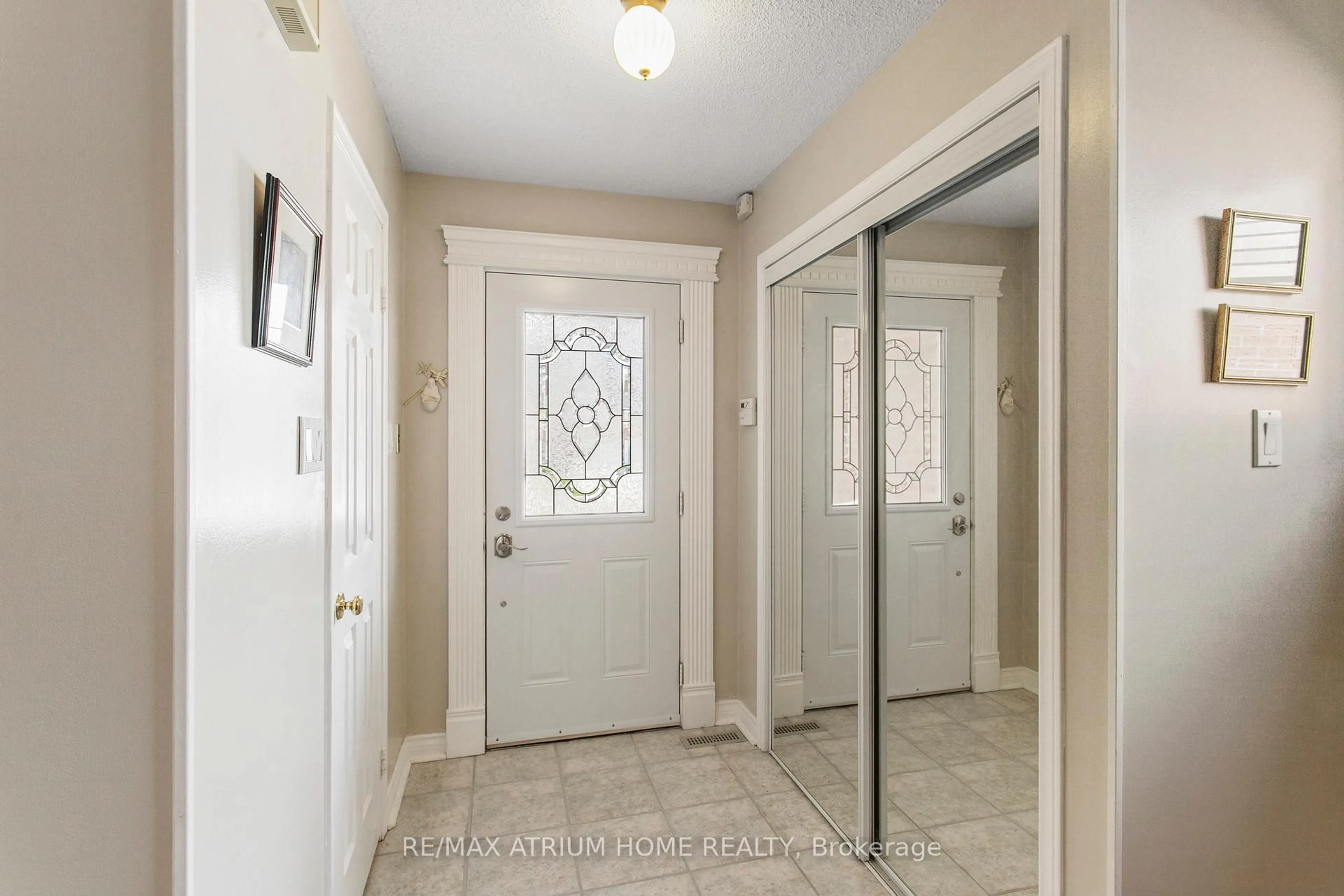 Indoor entryway for 9 Constellation Cres, Richmond Hill Ontario L4C 8J8