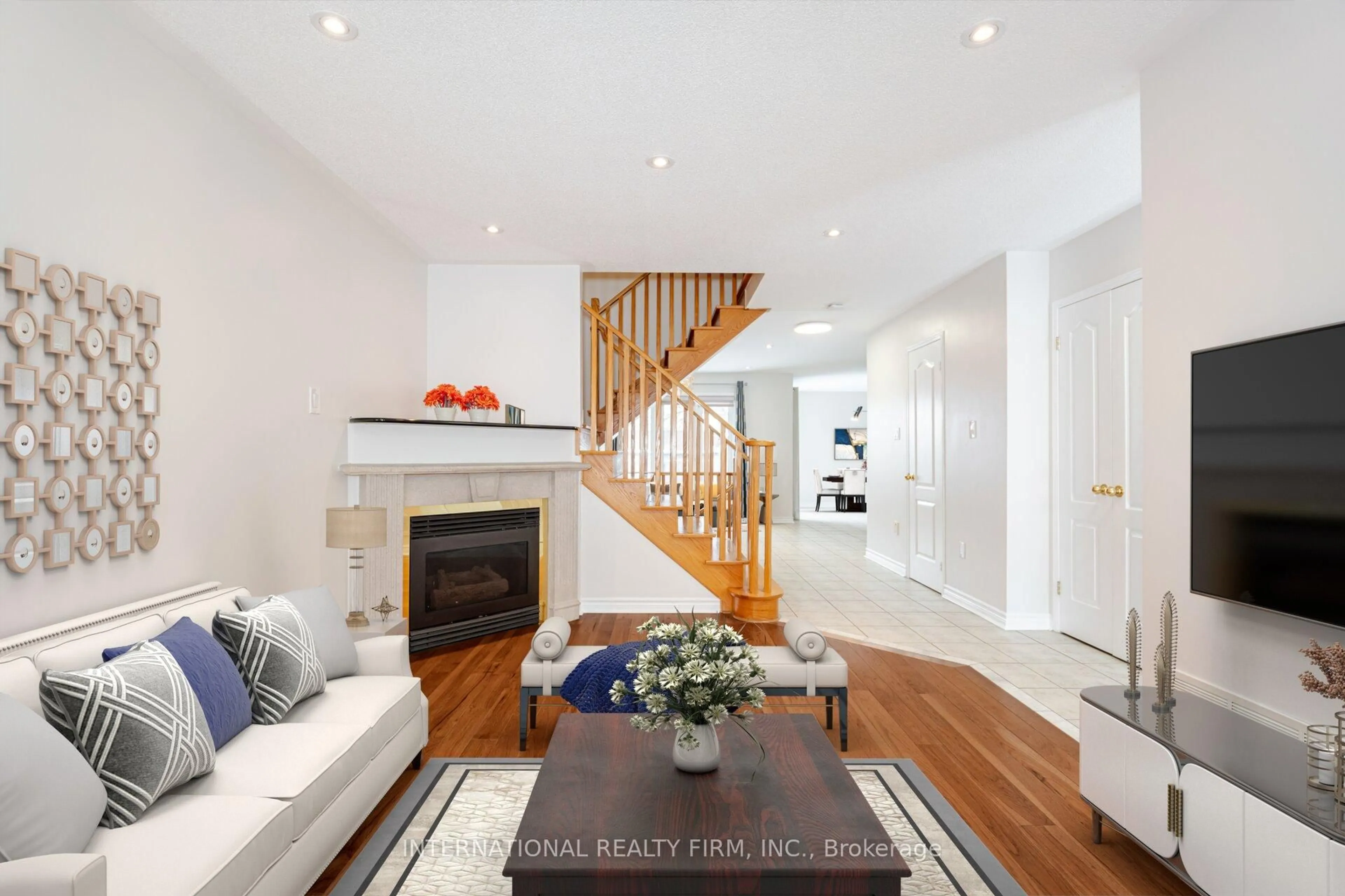 Living room with furniture, unknown for 42 Matthew Dr, Vaughan Ontario L4L 9B4