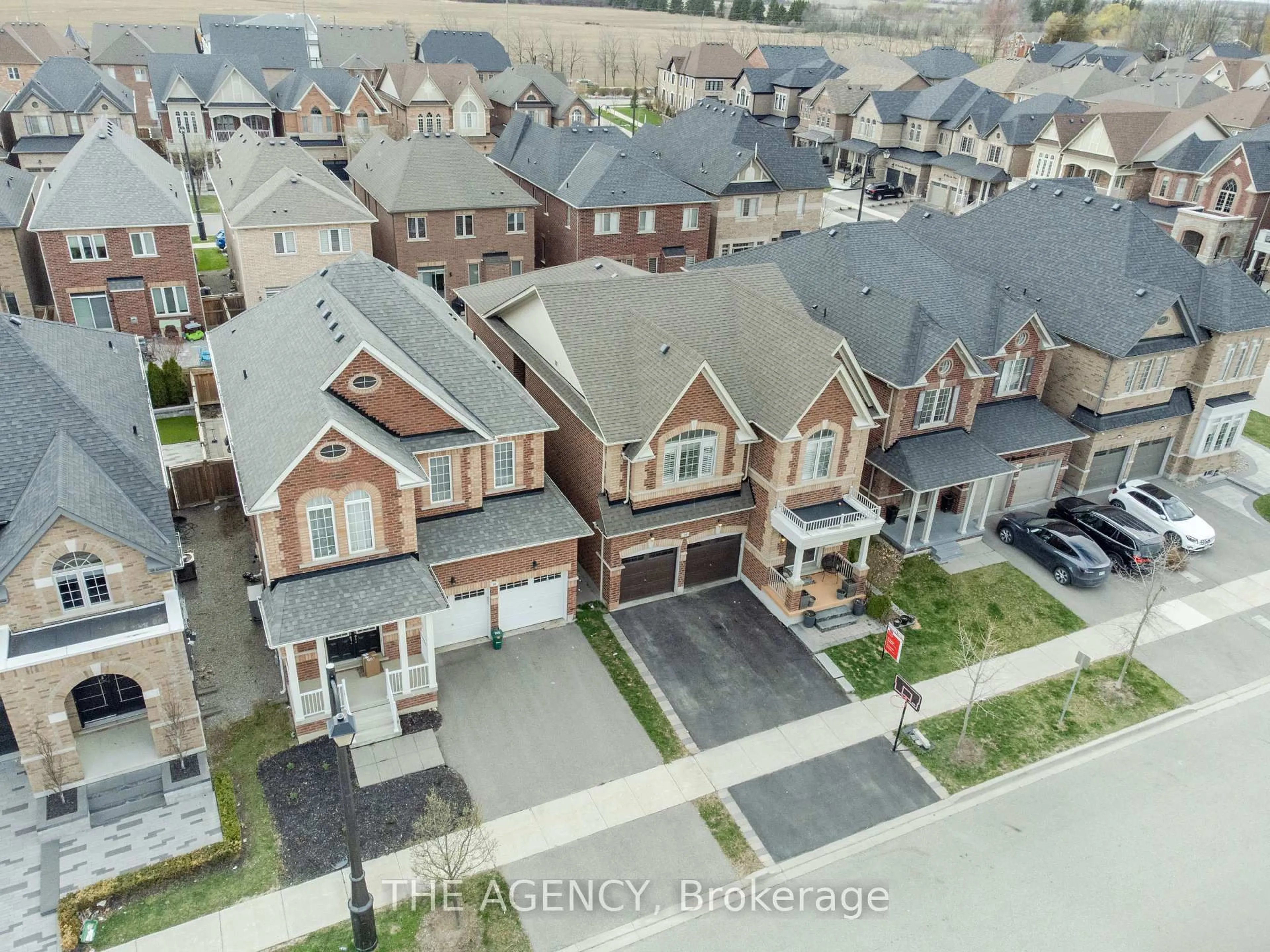 A pic from outside/outdoor area/front of a property/back of a property/a pic from drone, street for 20 Nocturne Ave, Vaughan Ontario L4H 4H9