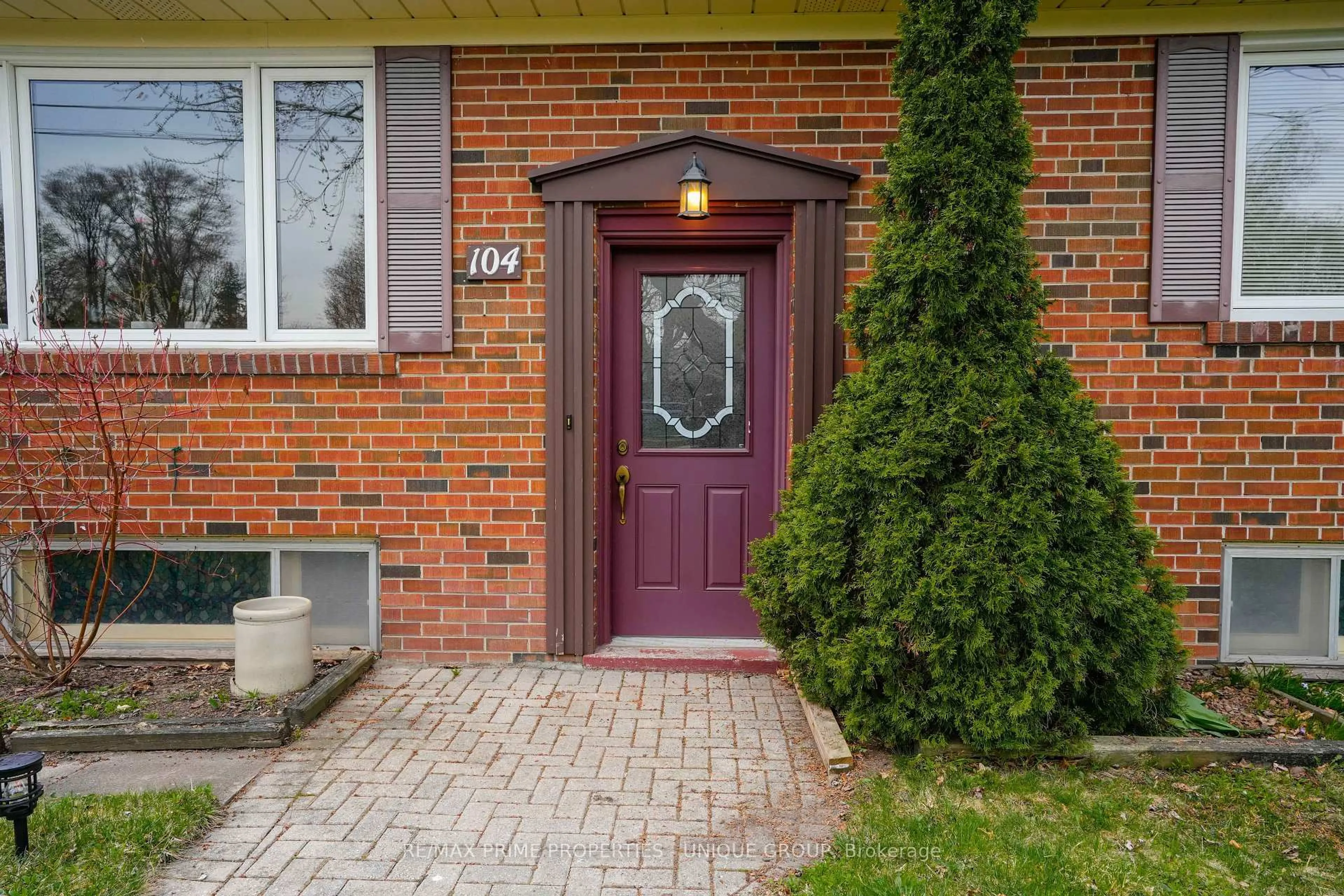 Home with brick exterior material, street for 104 Fairview Ave, Whitchurch-Stouffville Ontario L4A 1C7