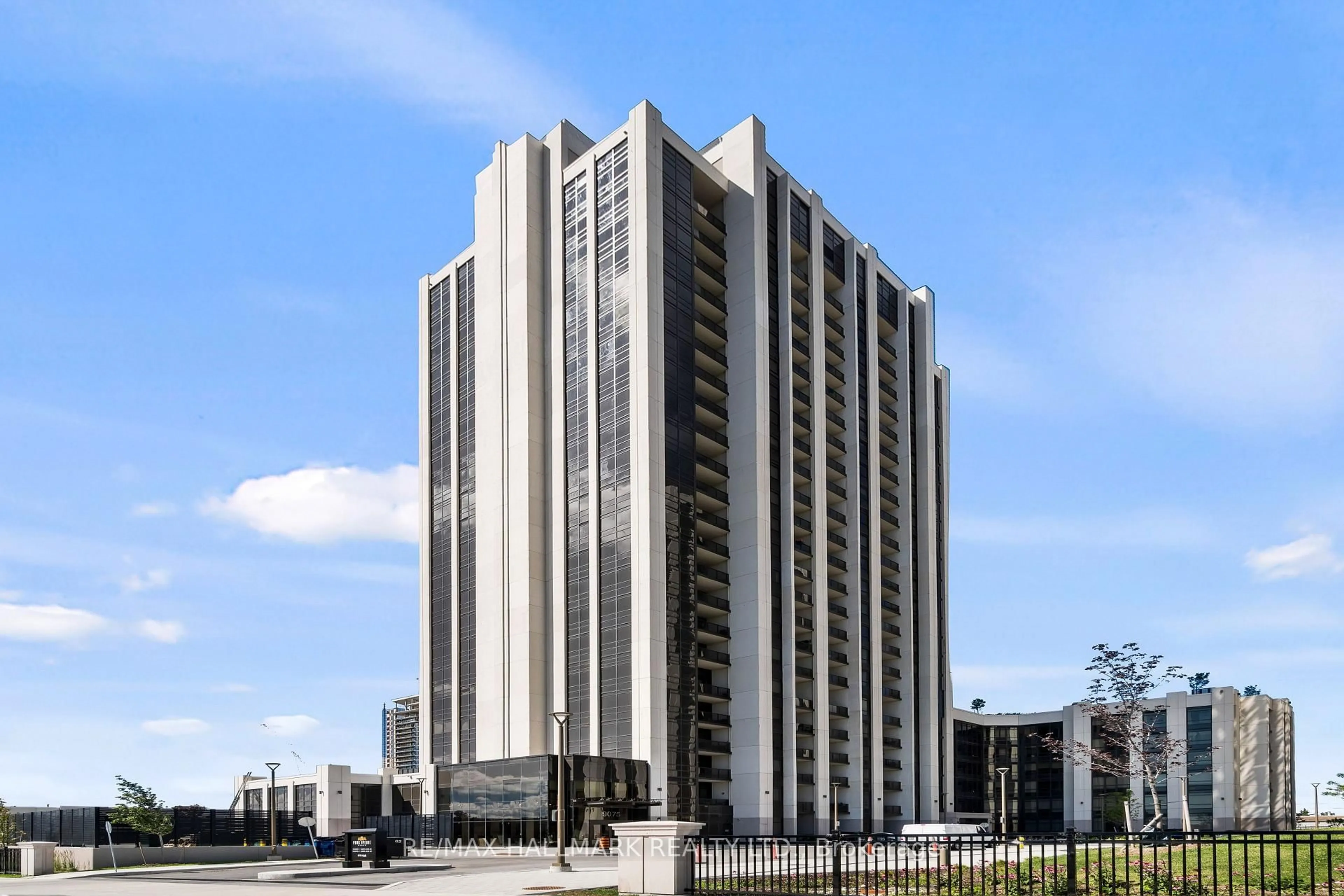 Indoor foyer for 9075 Jane St #902, Vaughan Ontario L4K 0L7