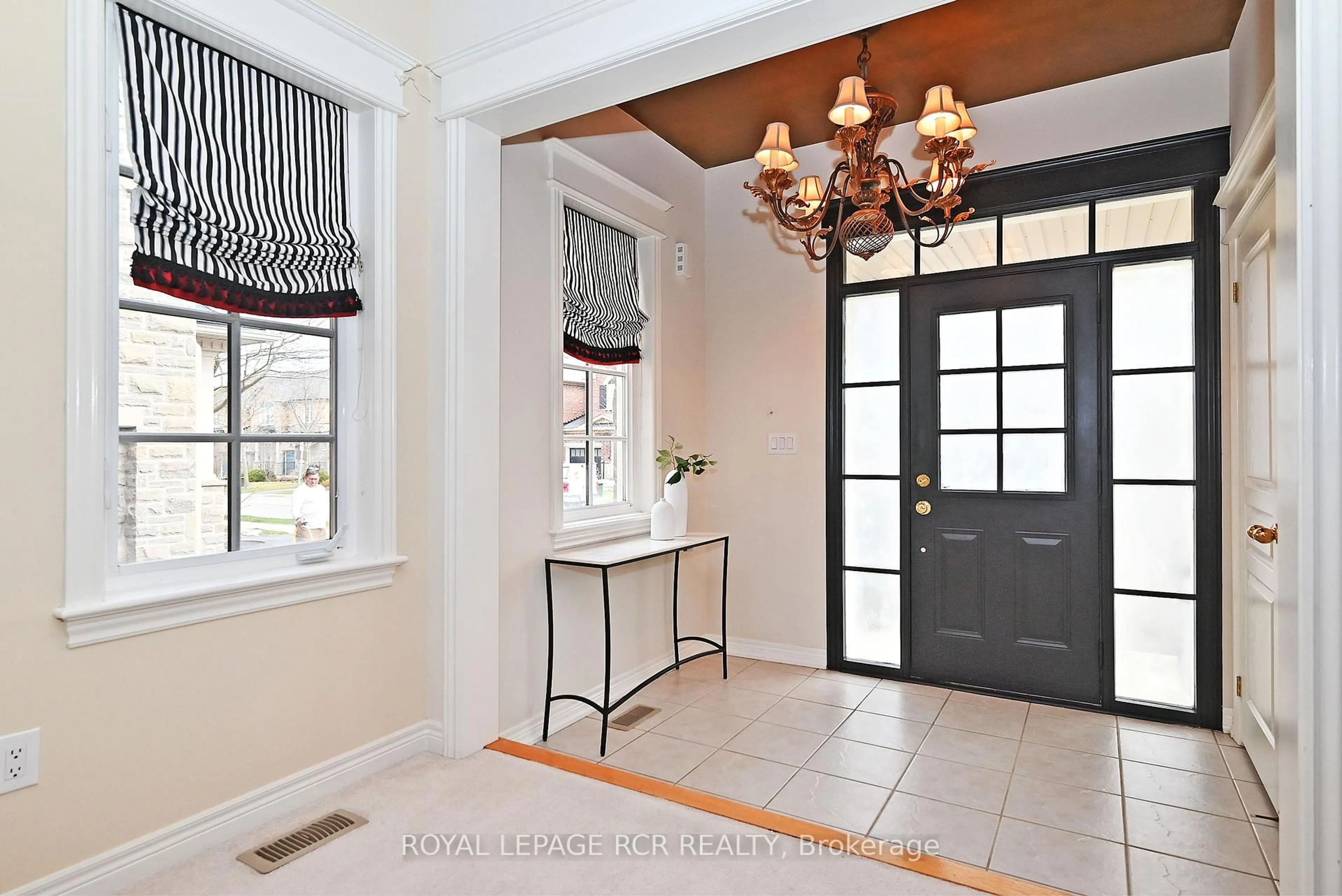 Indoor entryway for 481 William Dunn Cres, Newmarket Ontario L3X 3L4