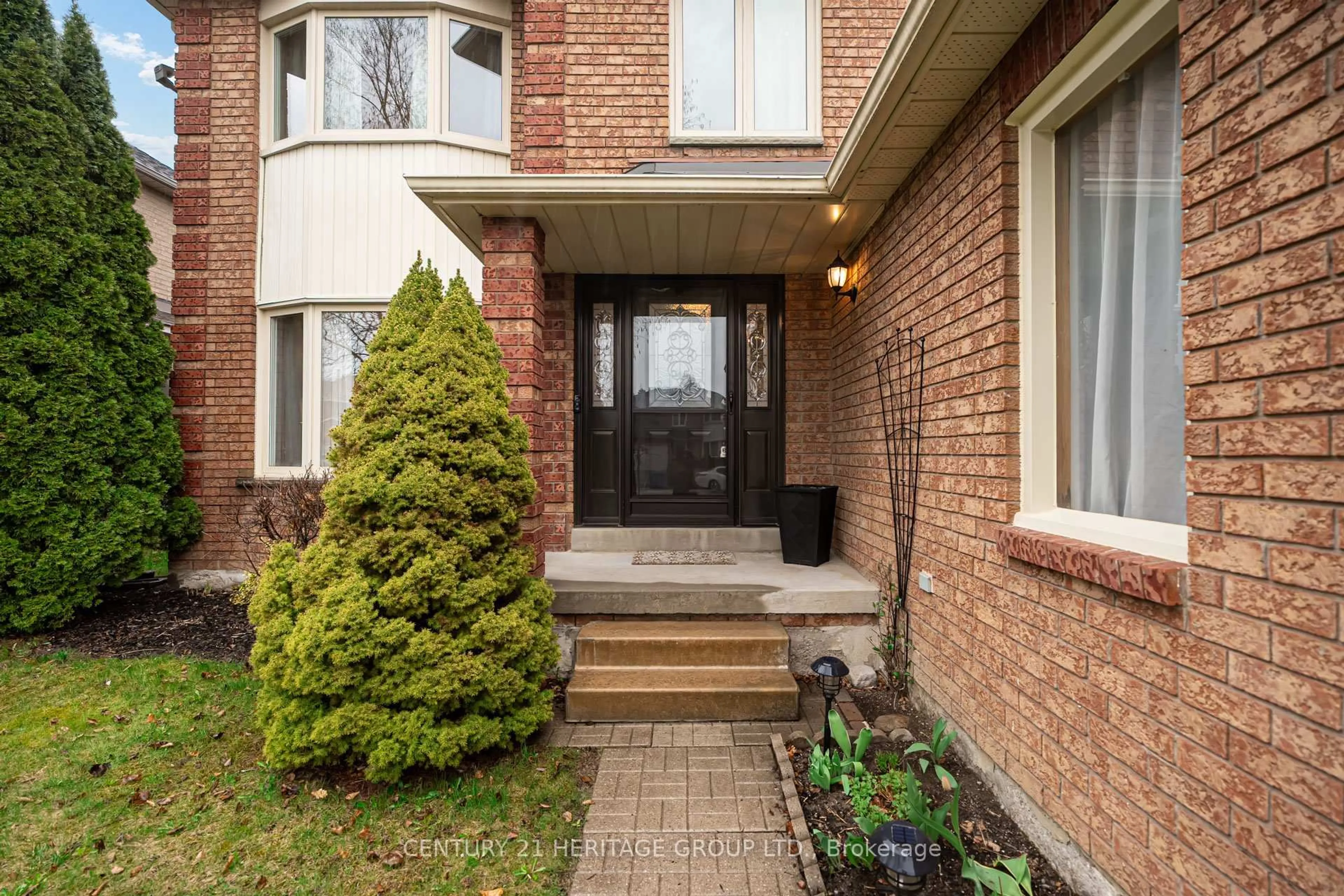 Home with brick exterior material, street for 303 Alex Doner Dr, Newmarket Ontario L3X 1G5