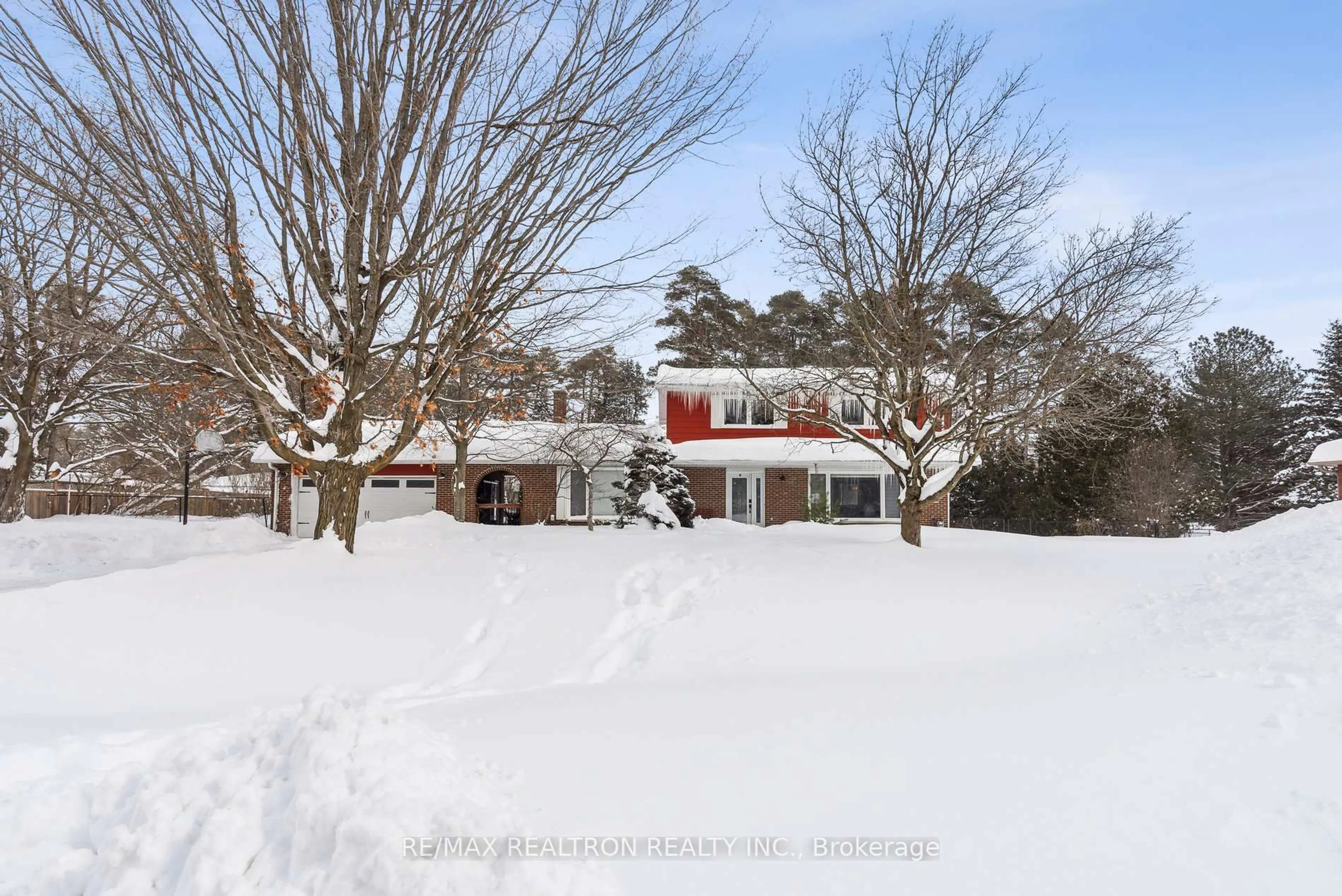 A pic from outside/outdoor area/front of a property/back of a property/a pic from drone, street for 11 Carlsberg Pl, Whitchurch-Stouffville Ontario L4A 3H4