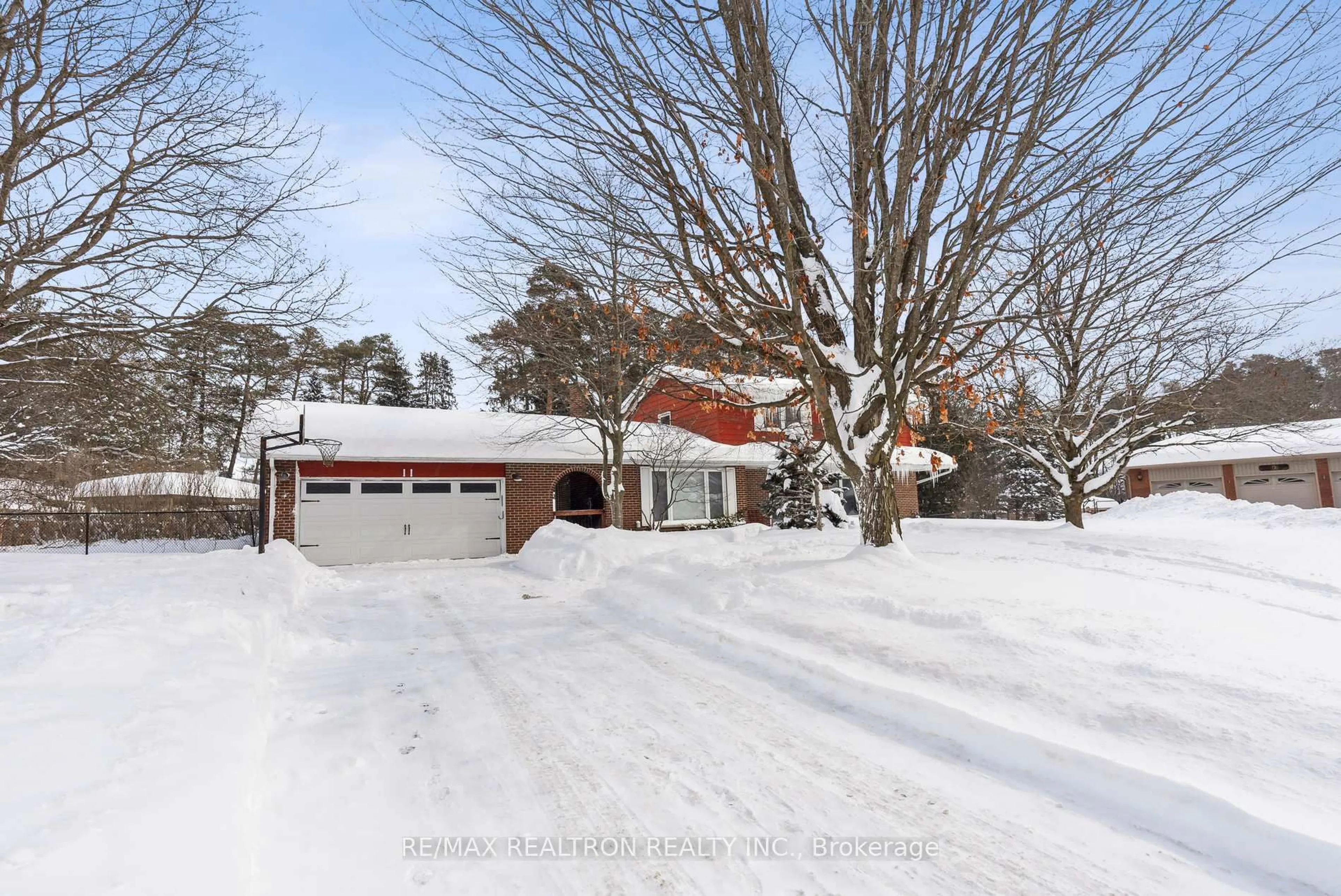 A pic from outside/outdoor area/front of a property/back of a property/a pic from drone, street for 11 Carlsberg Pl, Whitchurch-Stouffville Ontario L4A 3H4