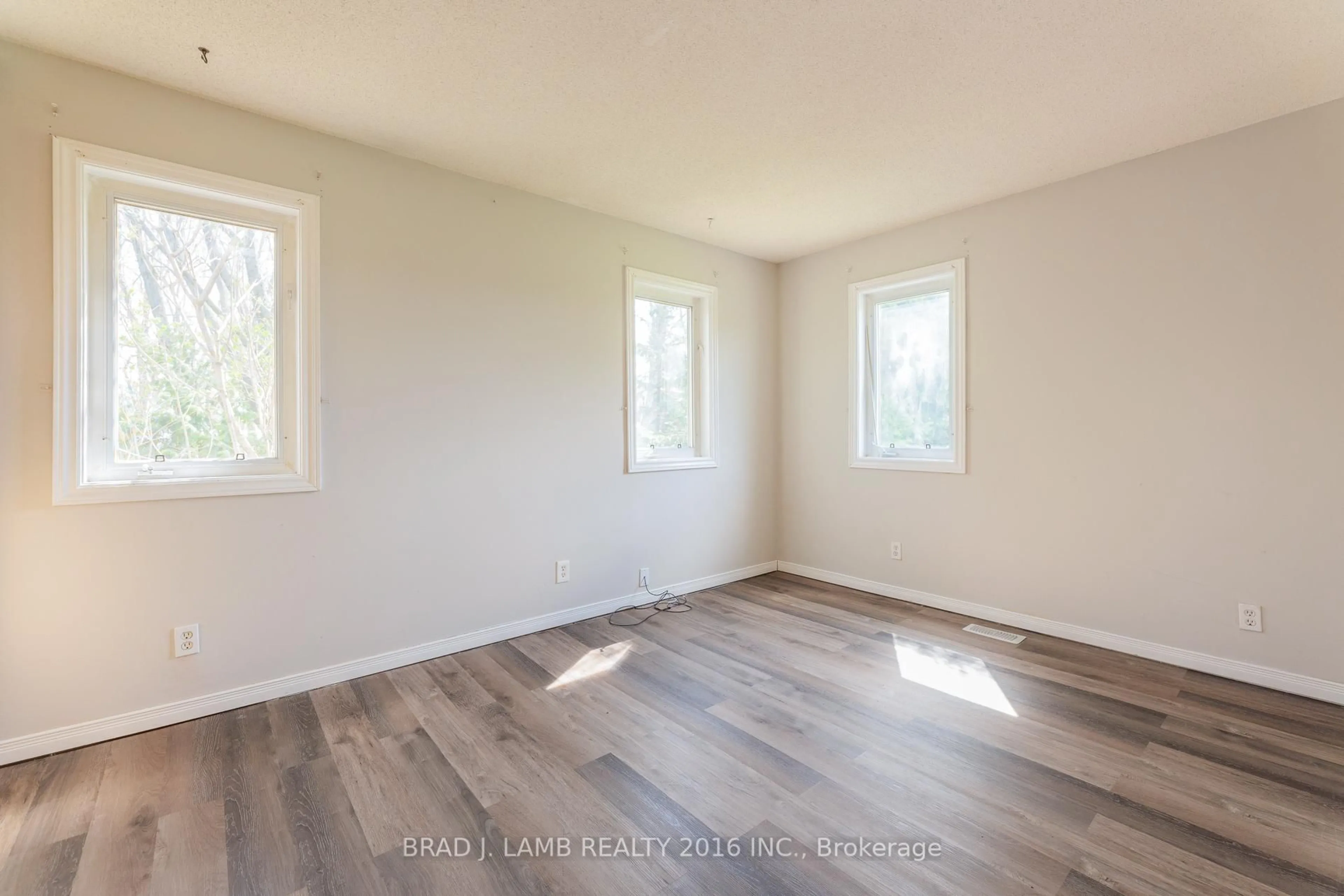 A pic of a room for 18585 Keele St, King Ontario L3Y 4V9