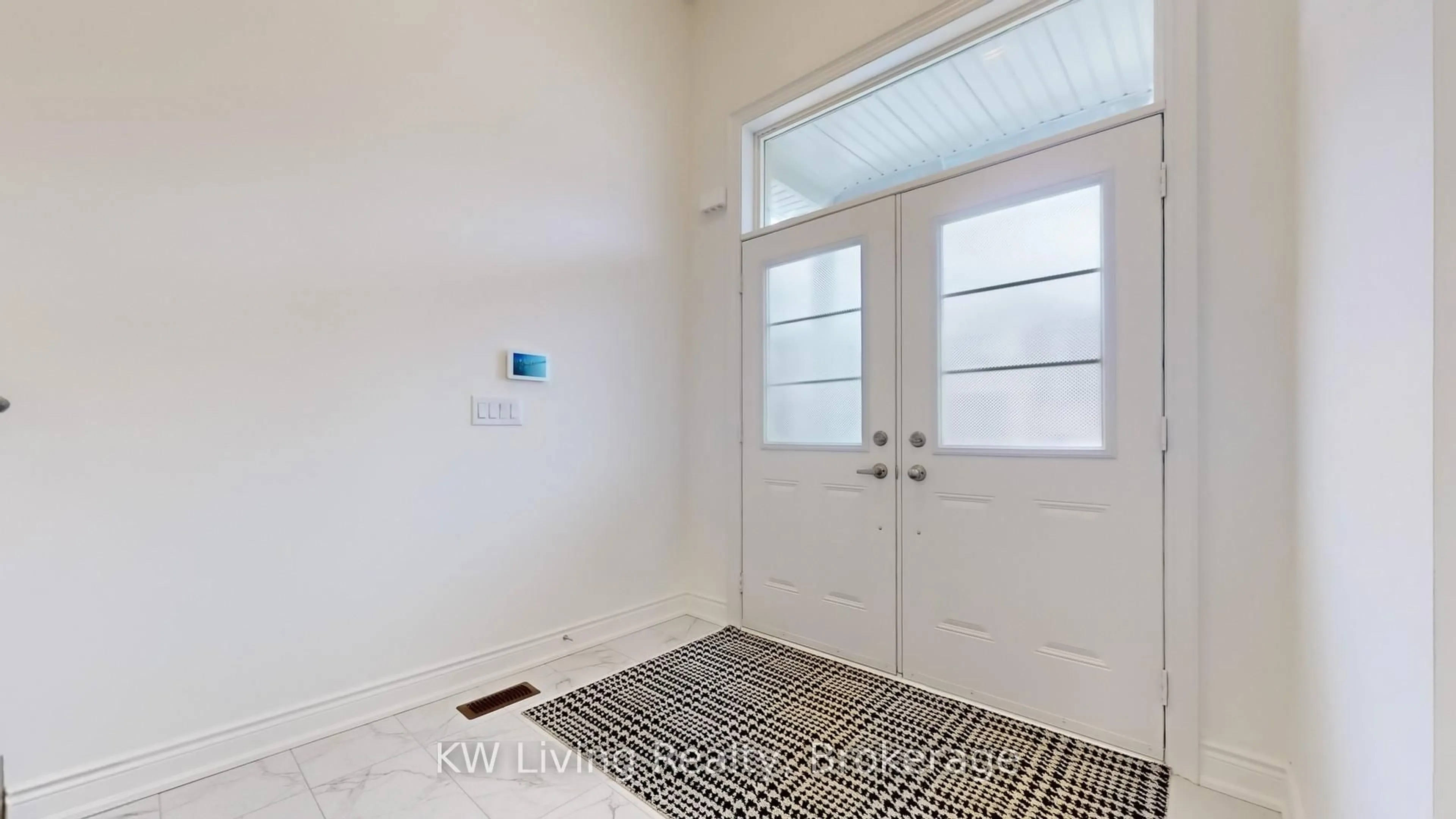 Indoor entryway for 70 Current Dr, Richmond Hill Ontario L4S 0M9