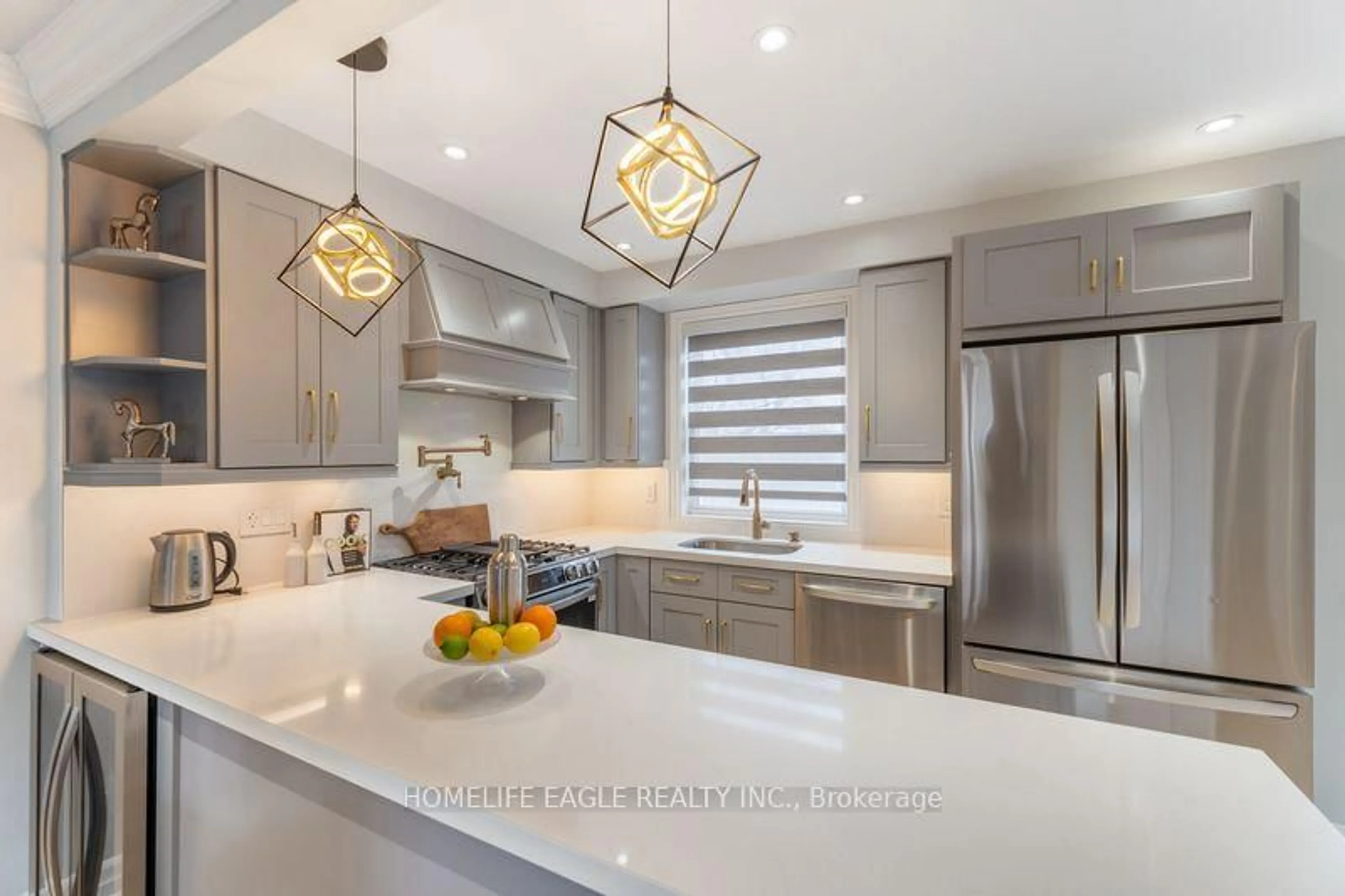 Contemporary kitchen, ceramic/tile floor for 729 Sunnypoint Dr, Newmarket Ontario L3Y 2Z7