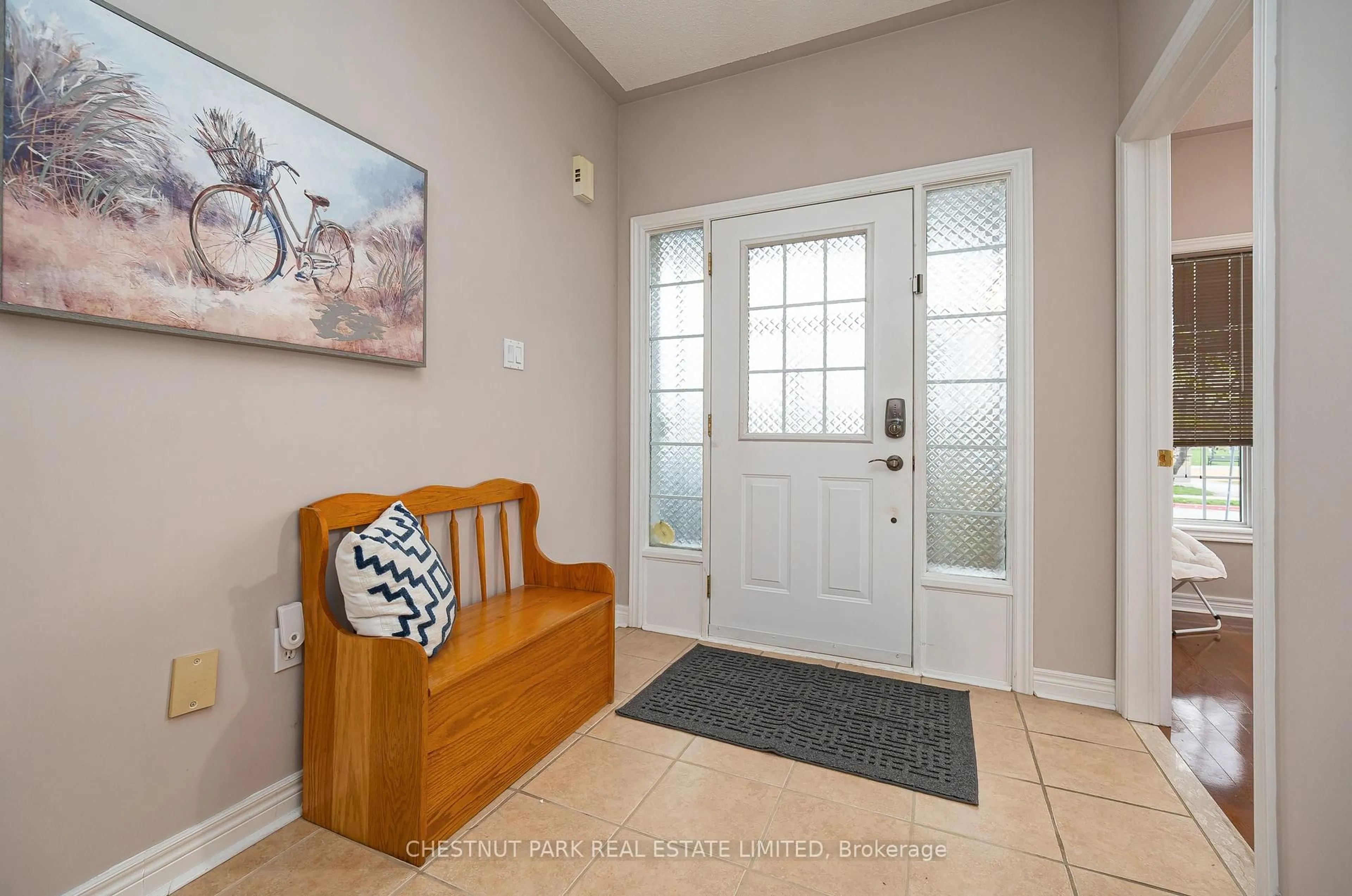 Indoor entryway for 174 Sawmill Valley Dr, Newmarket Ontario L3X 2V7