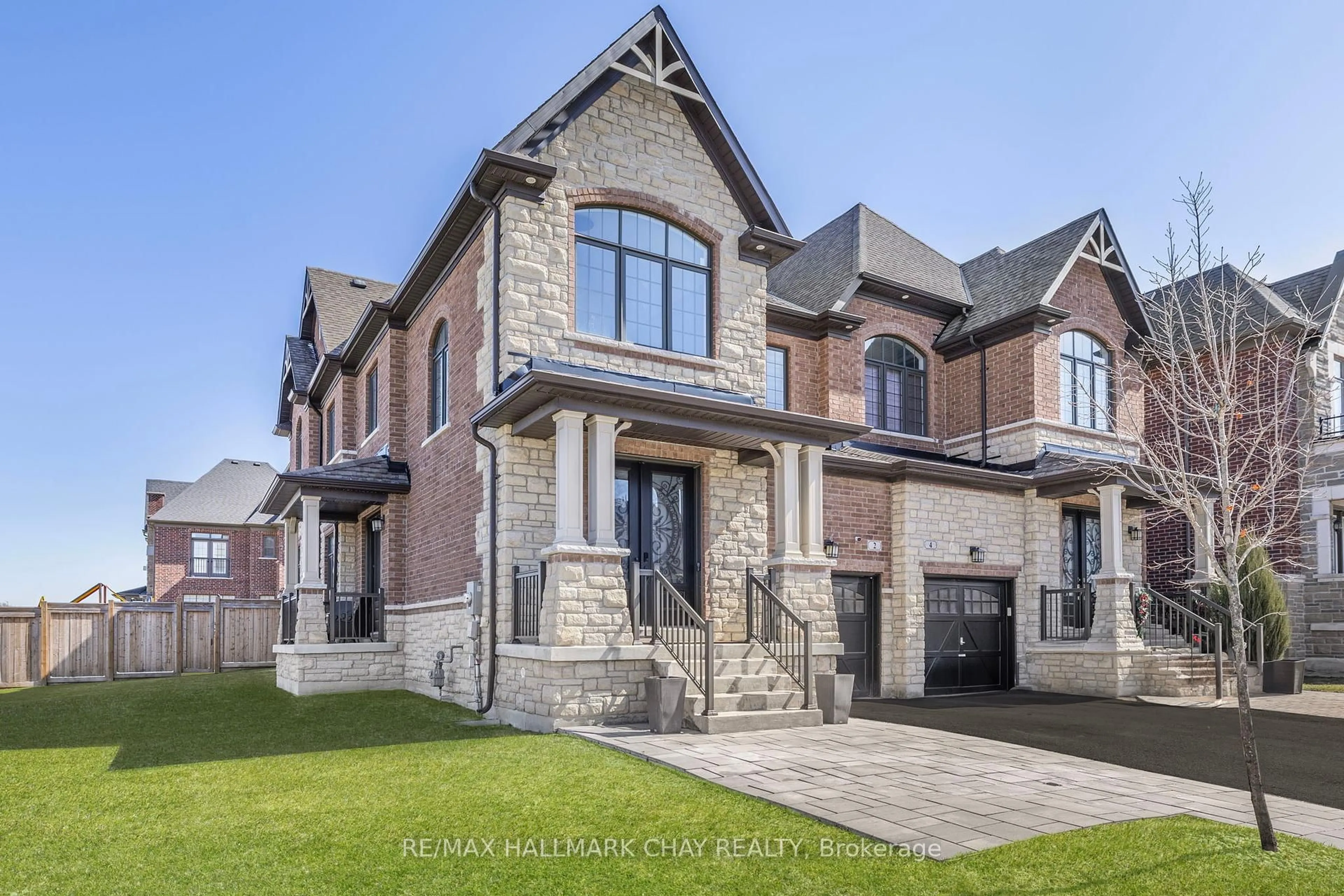 Home with brick exterior material, street for 2 Great Heron Crt, King Ontario L7B 0P4