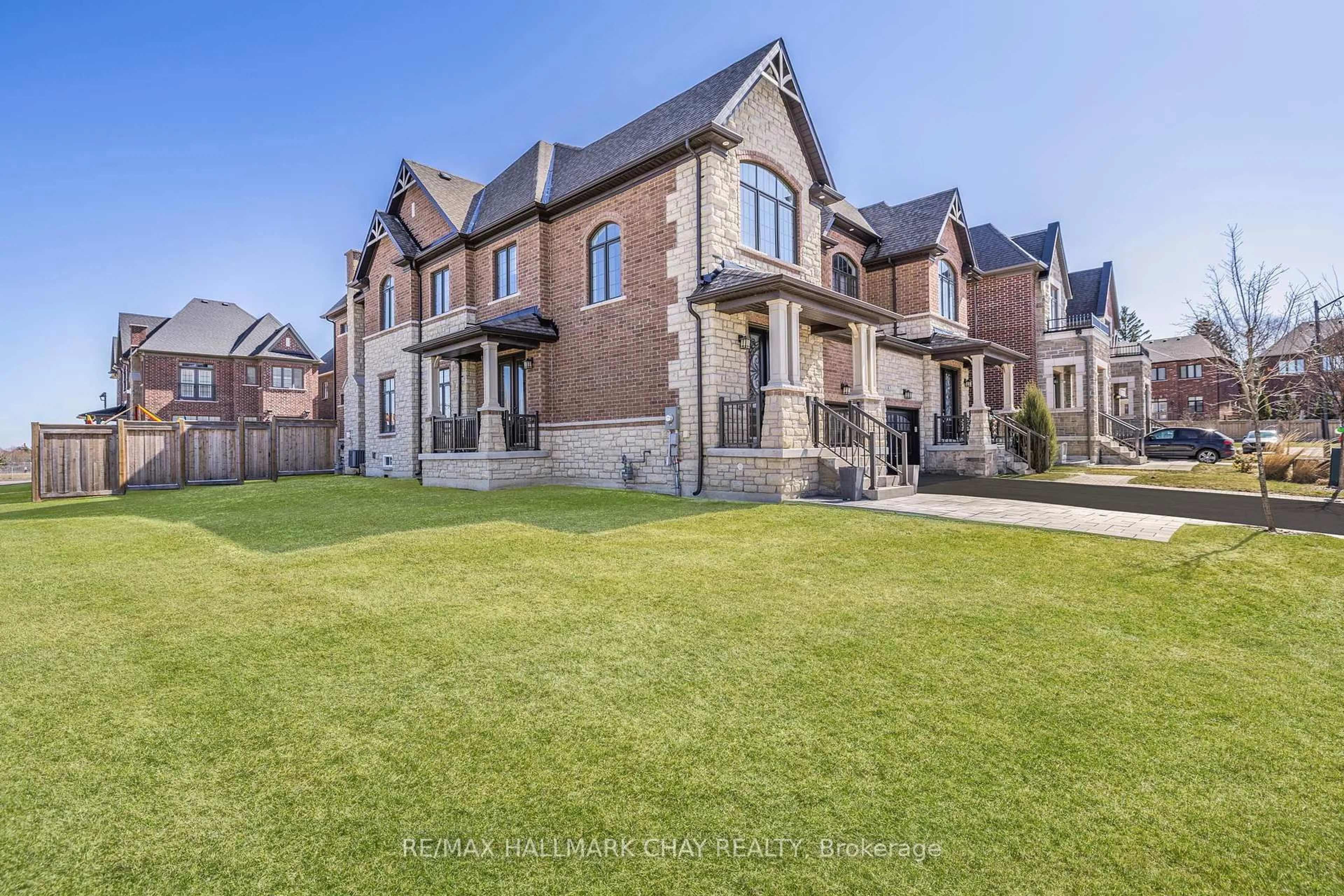 Home with brick exterior material, street for 2 Great Heron Crt, King Ontario L7B 0P4