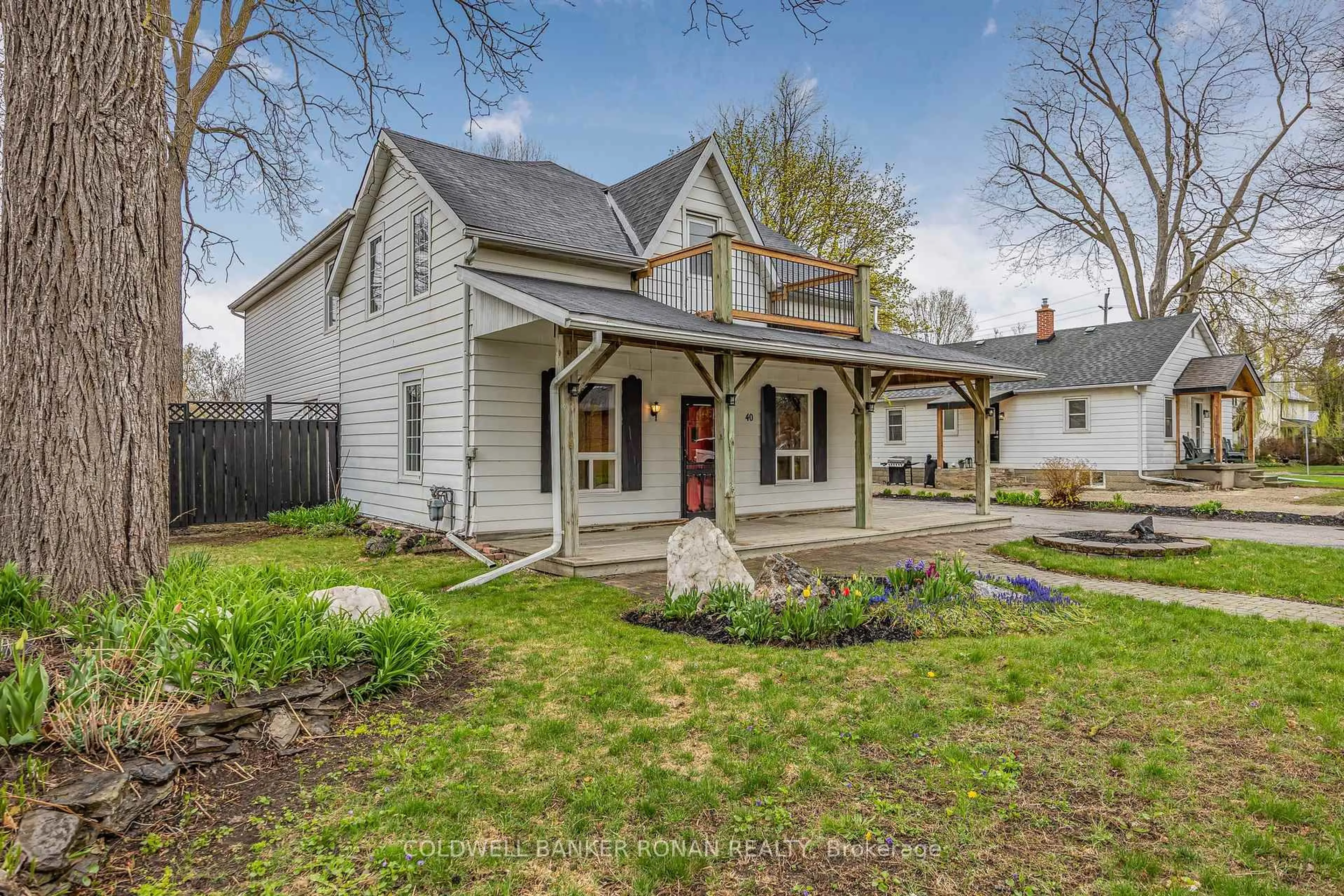 A pic from outside/outdoor area/front of a property/back of a property/a pic from drone, street for 40 Queen St #PO Box 694, New Tecumseth Ontario L0G 1A0