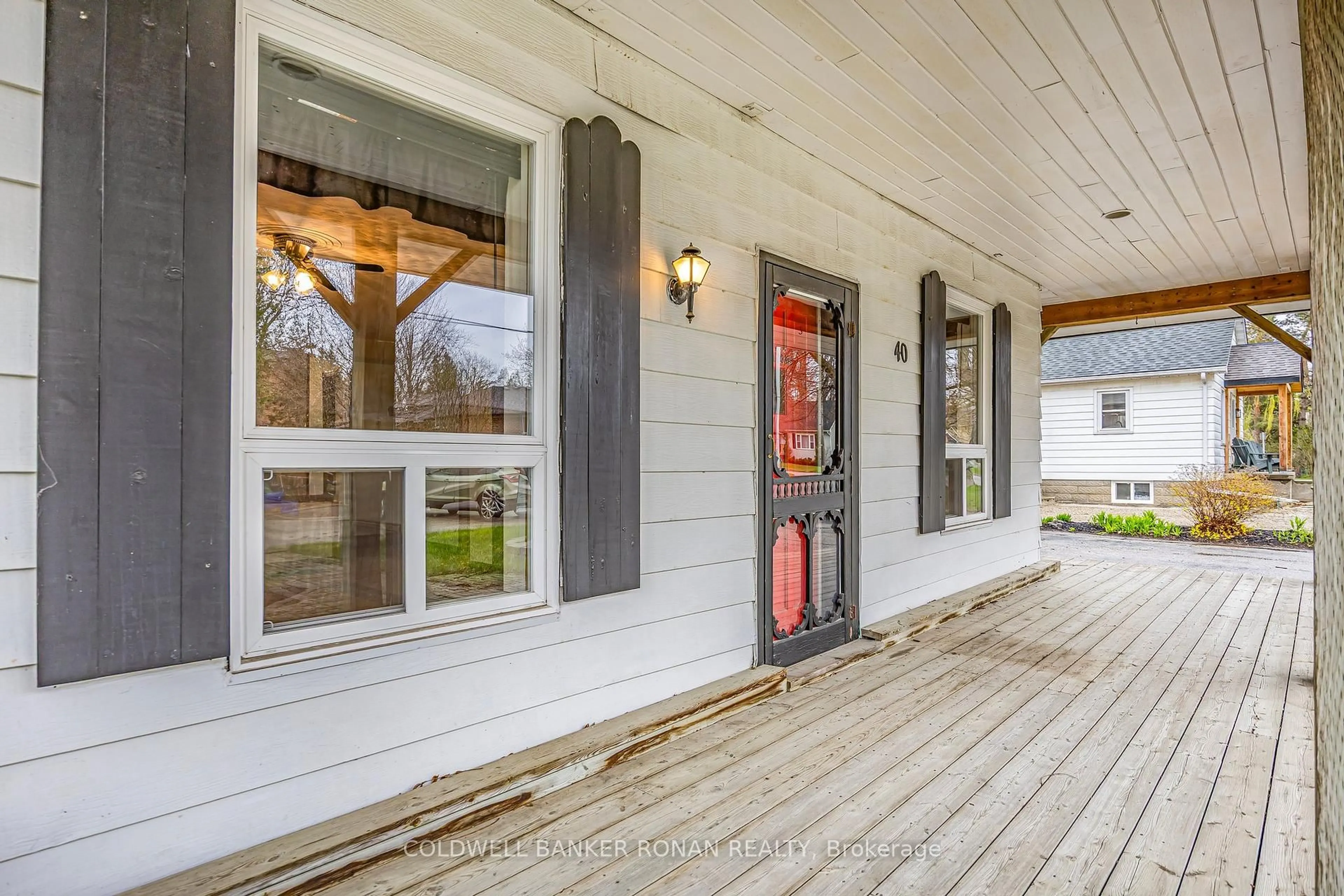 Indoor entryway for 40 Queen St #PO Box 694, New Tecumseth Ontario L0G 1A0