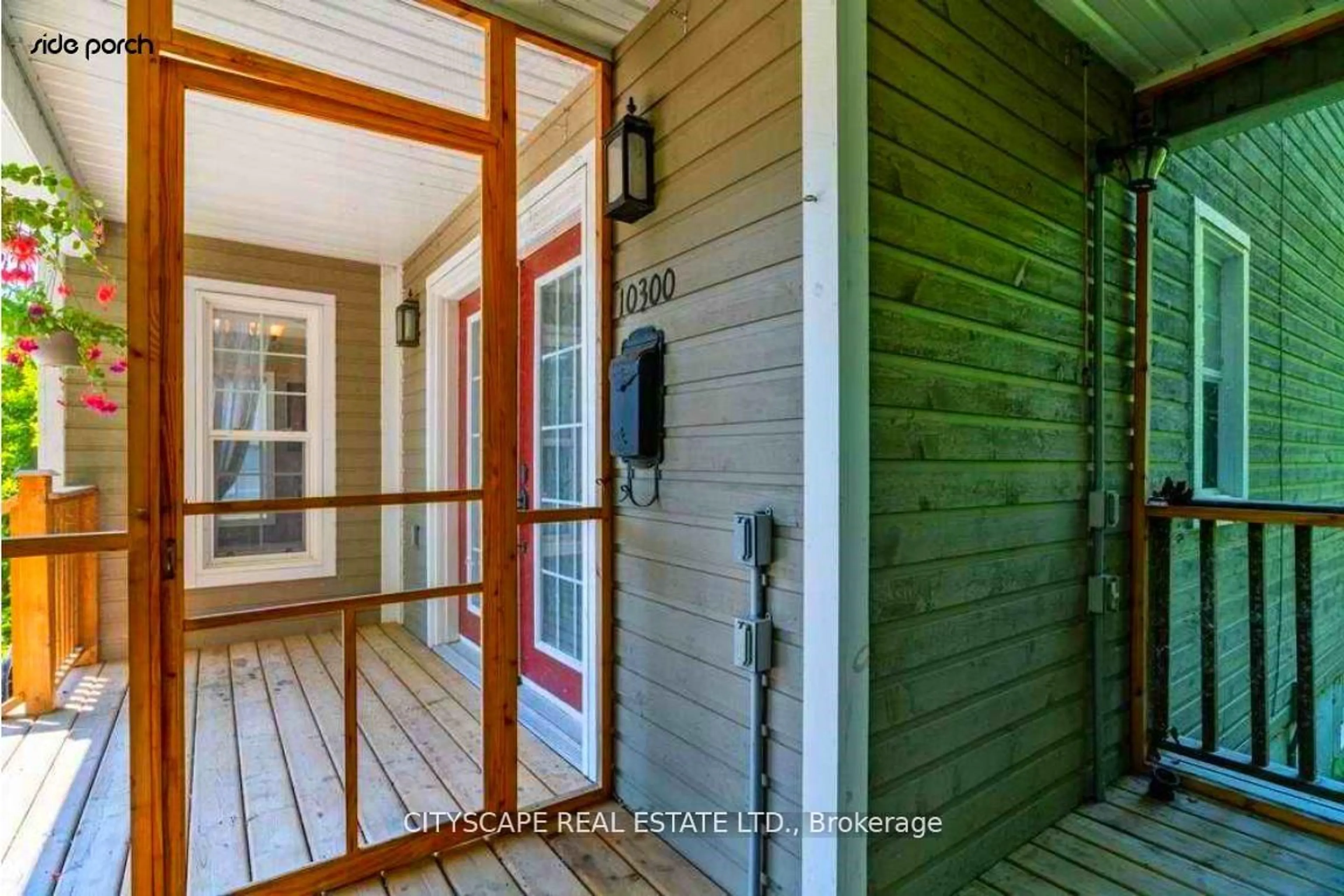 Indoor entryway for 10300 Ravenshoe Rd, Georgina Ontario L0C 1L0