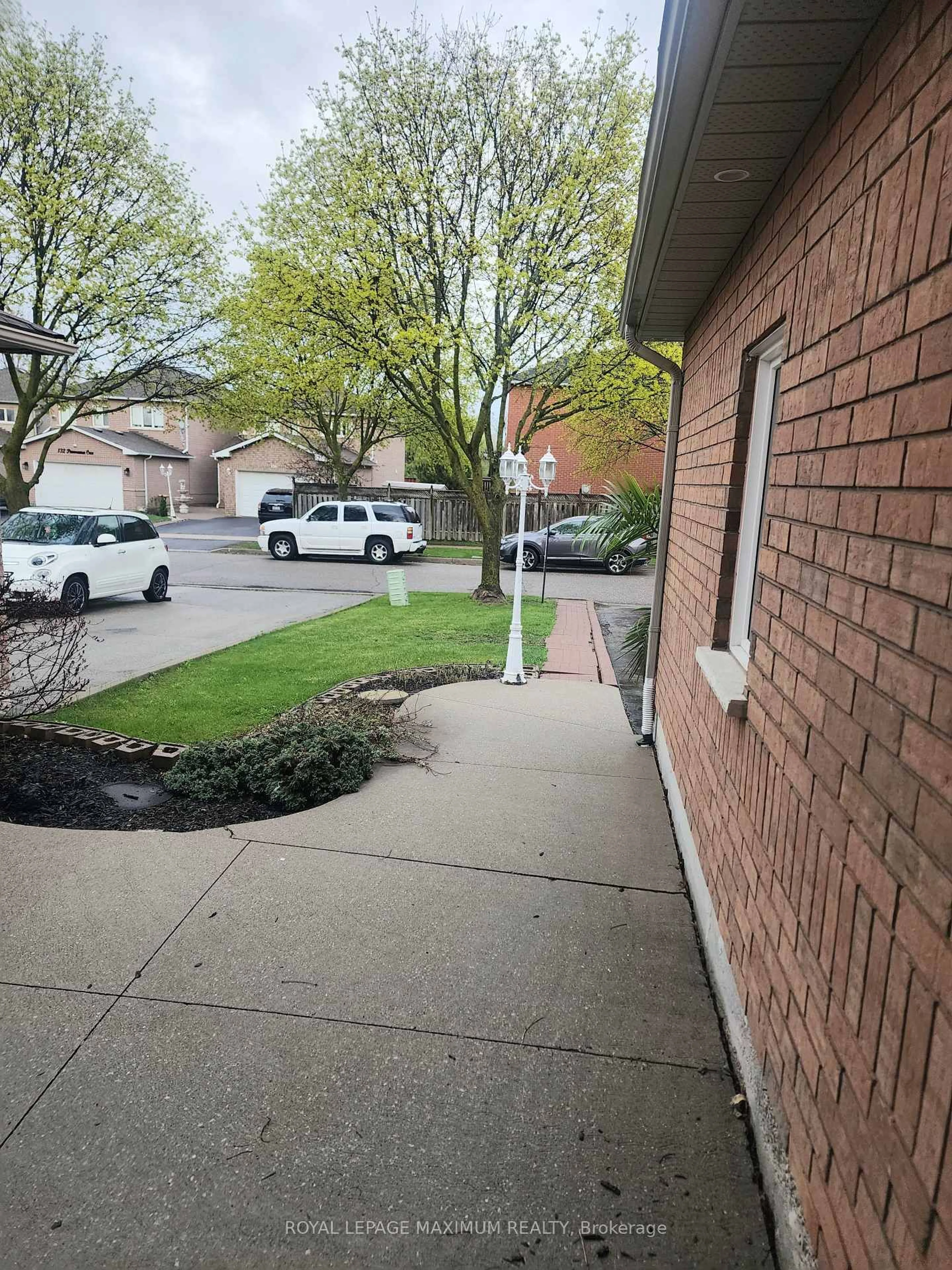 Unknown for 141 Panorama Cres, Vaughan Ontario L4H 1J9