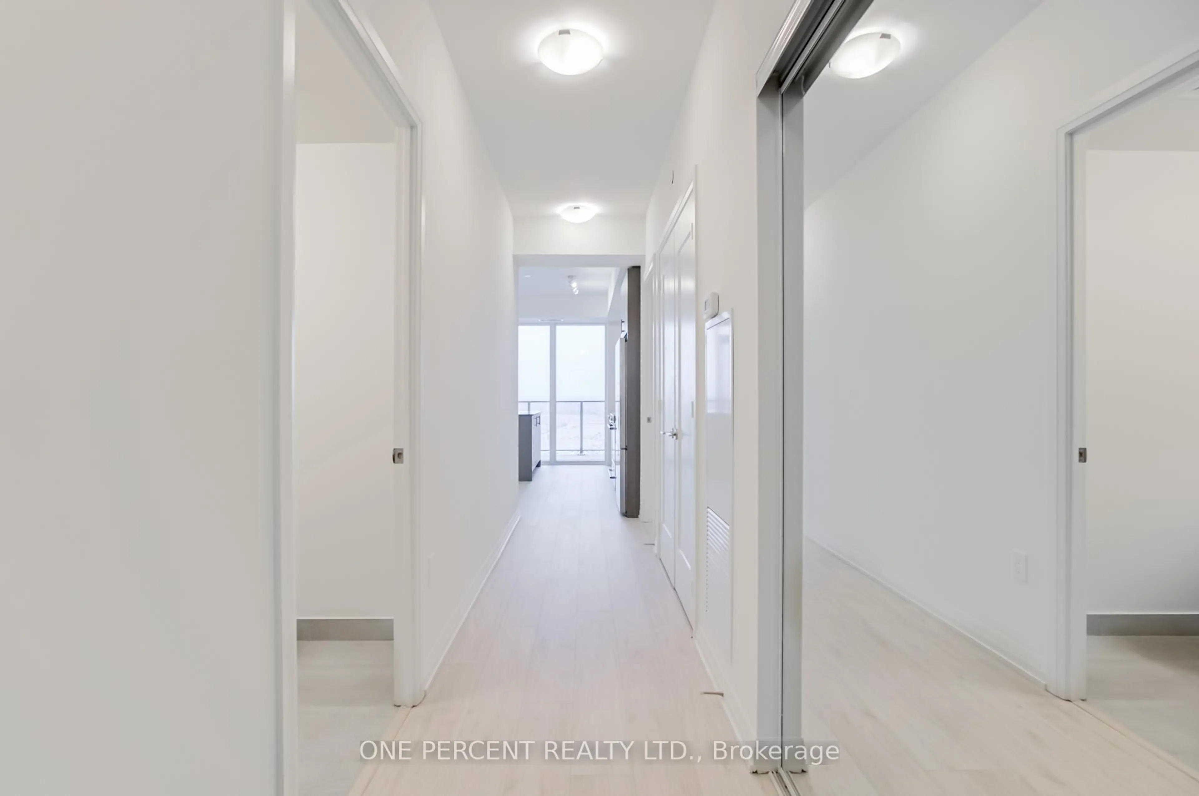 Indoor foyer for 8960 Jane St #1910, Vaughan Ontario L4K 2M9