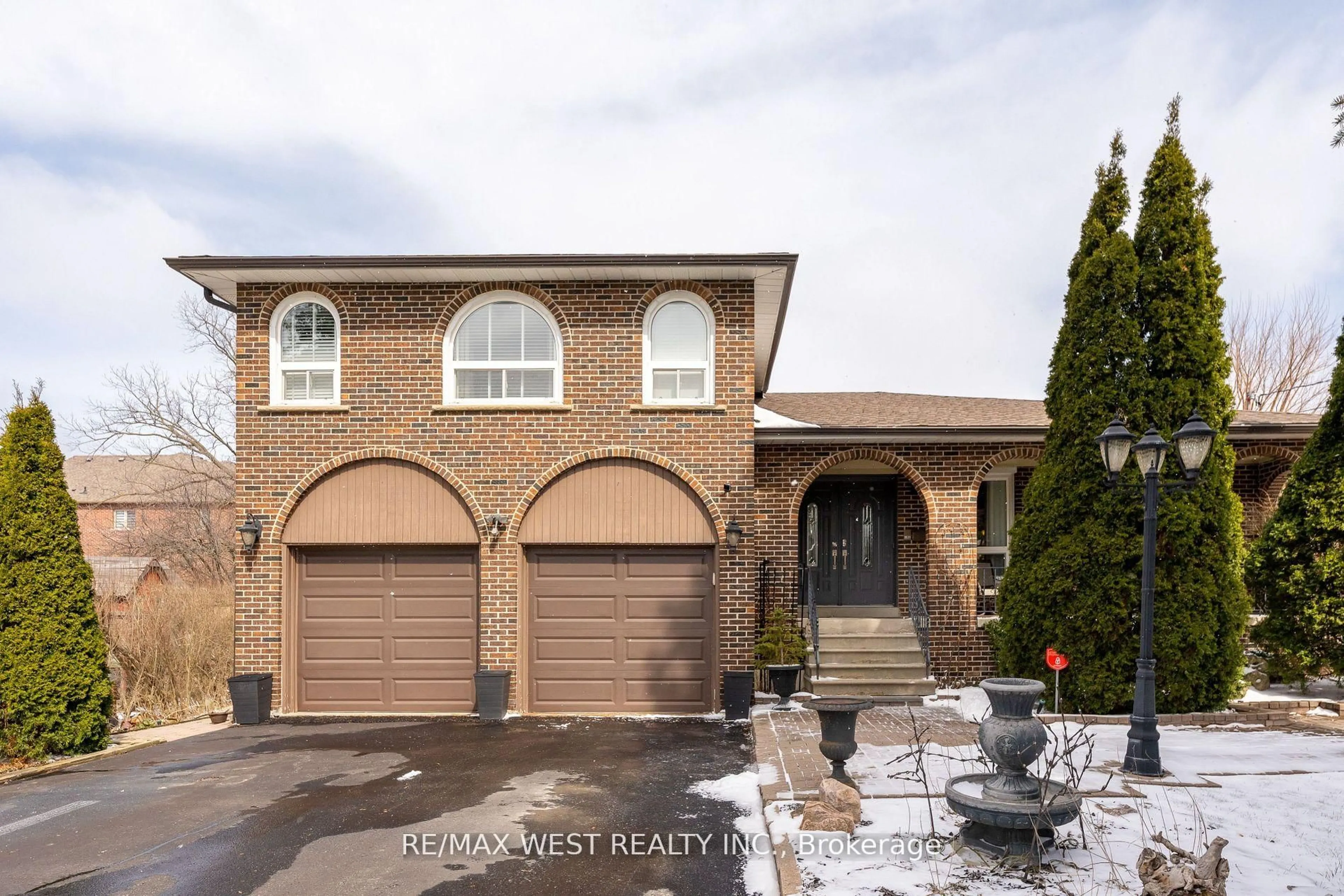 Home with brick exterior material, street for 130 Spruce Ave, Richmond Hill Ontario L4C 6W1