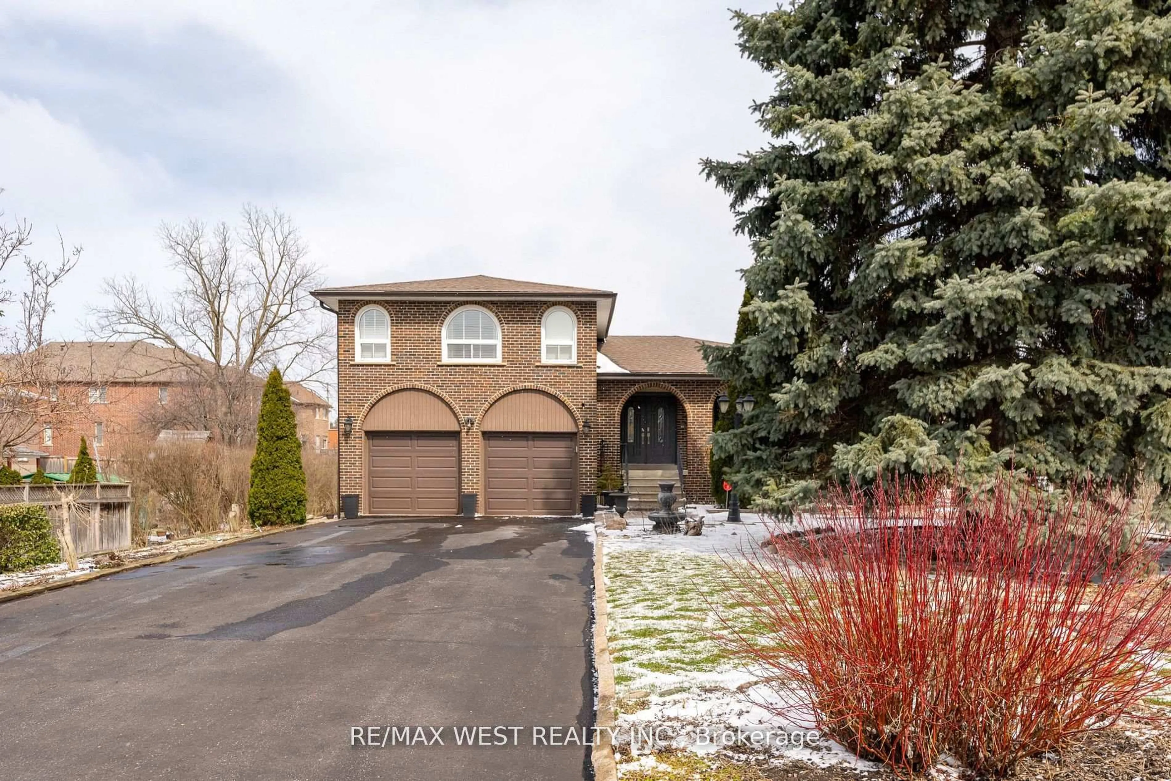 Home with brick exterior material, street for 130 Spruce Ave, Richmond Hill Ontario L4C 6W1