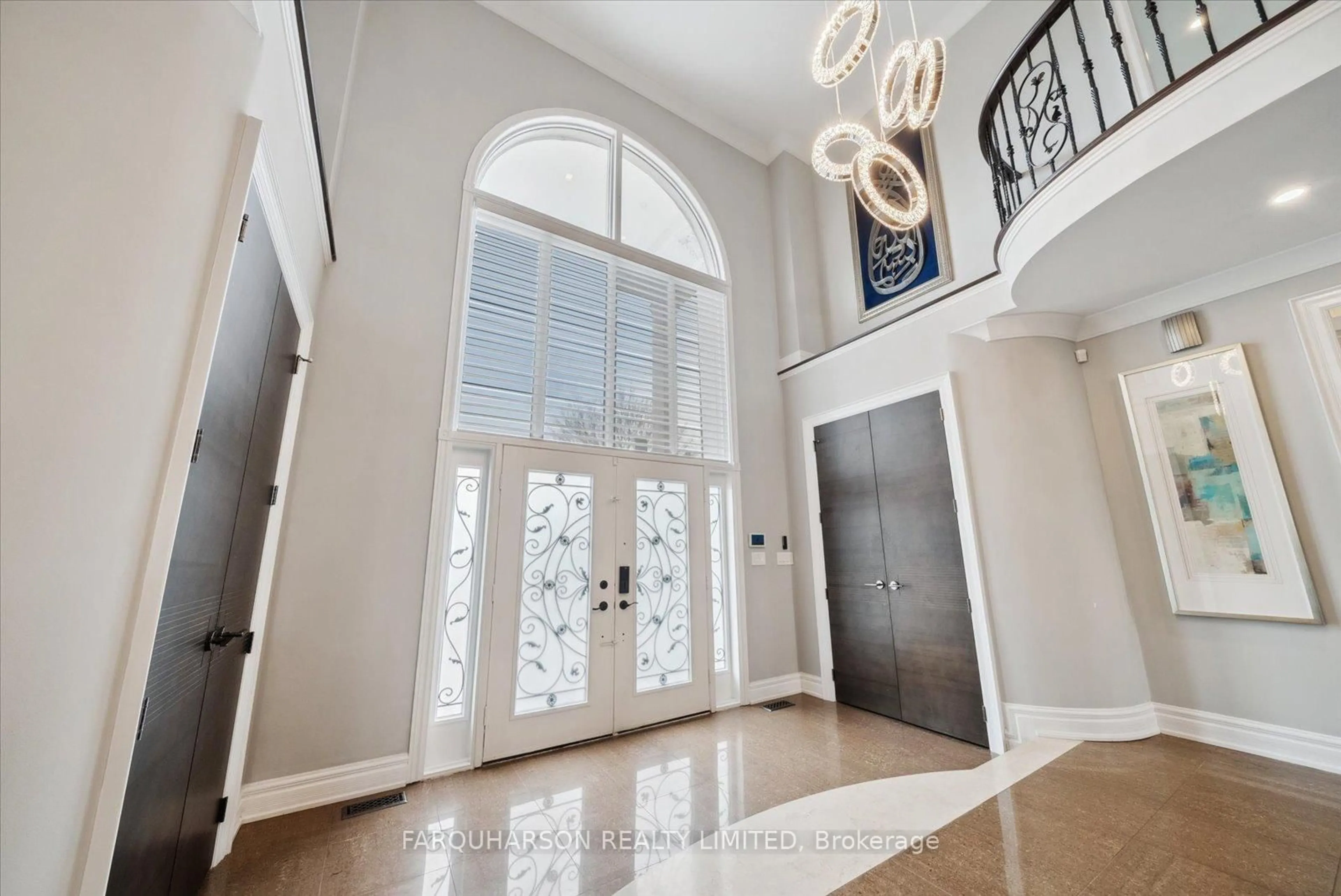 Indoor entryway for 9 Raeview Dr, Whitchurch-Stouffville Ontario L4A 3G7