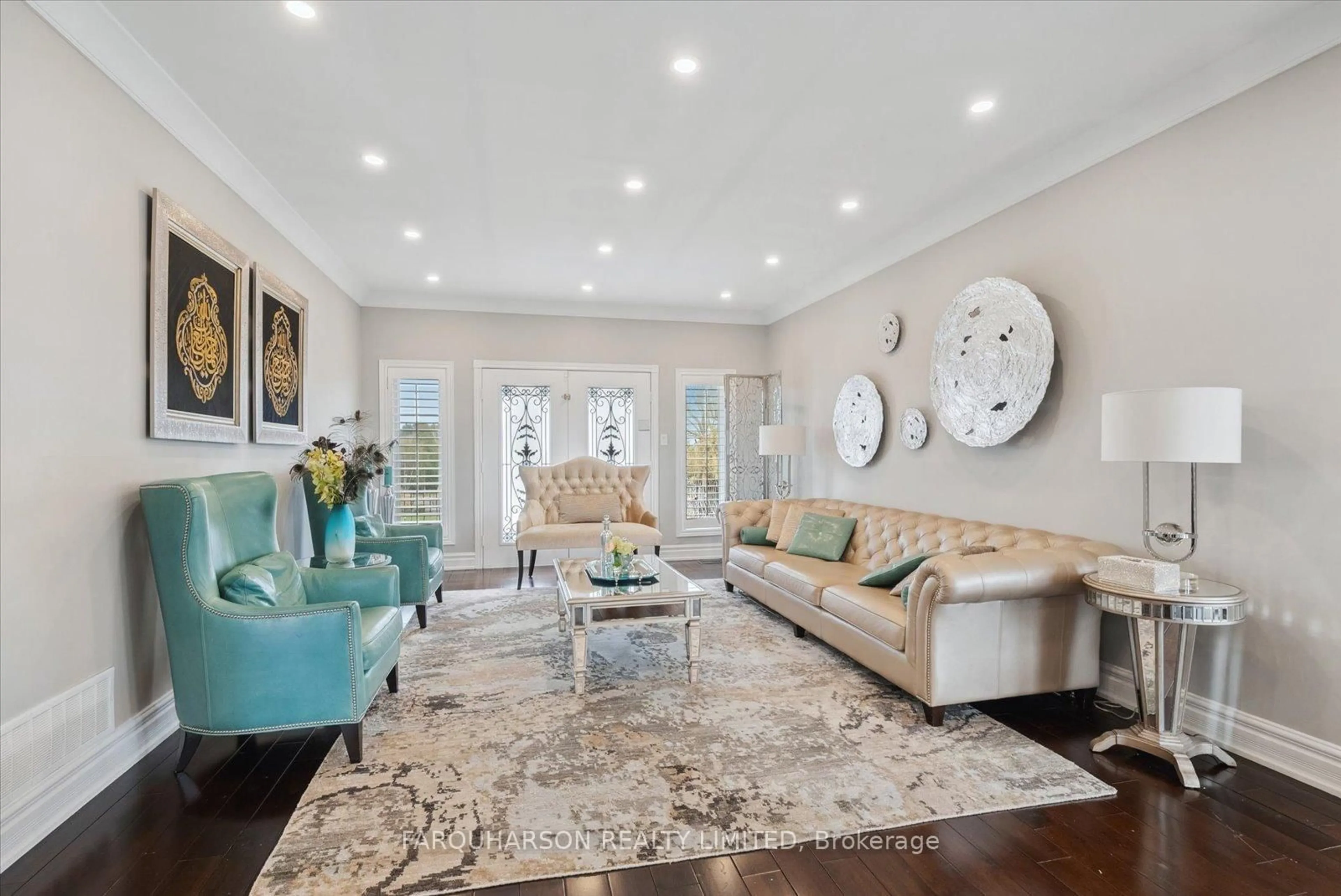 Living room with furniture, unknown for 9 Raeview Dr, Whitchurch-Stouffville Ontario L4A 3G7