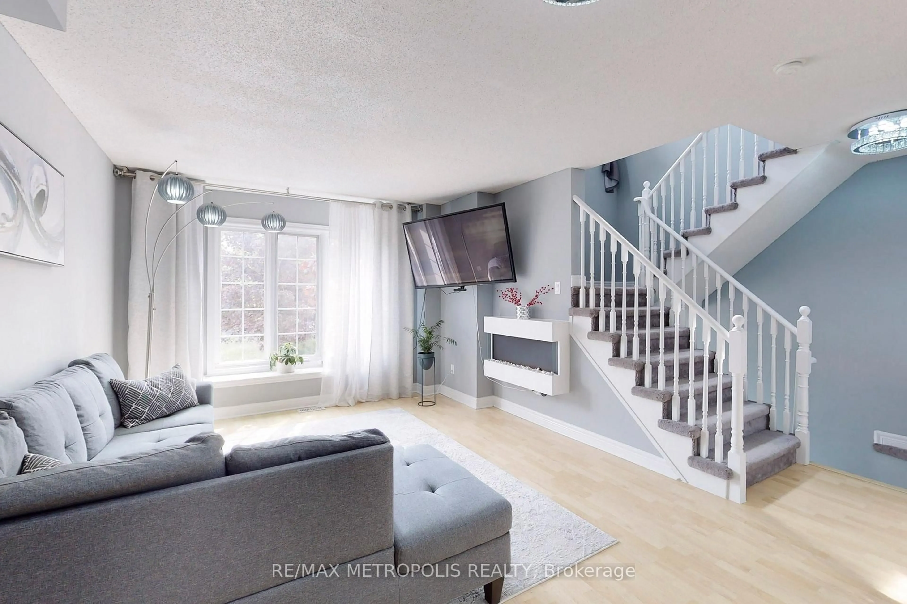 Living room with furniture, unknown for 50 MOSAICS Ave, Aurora Ontario L4G 7L5
