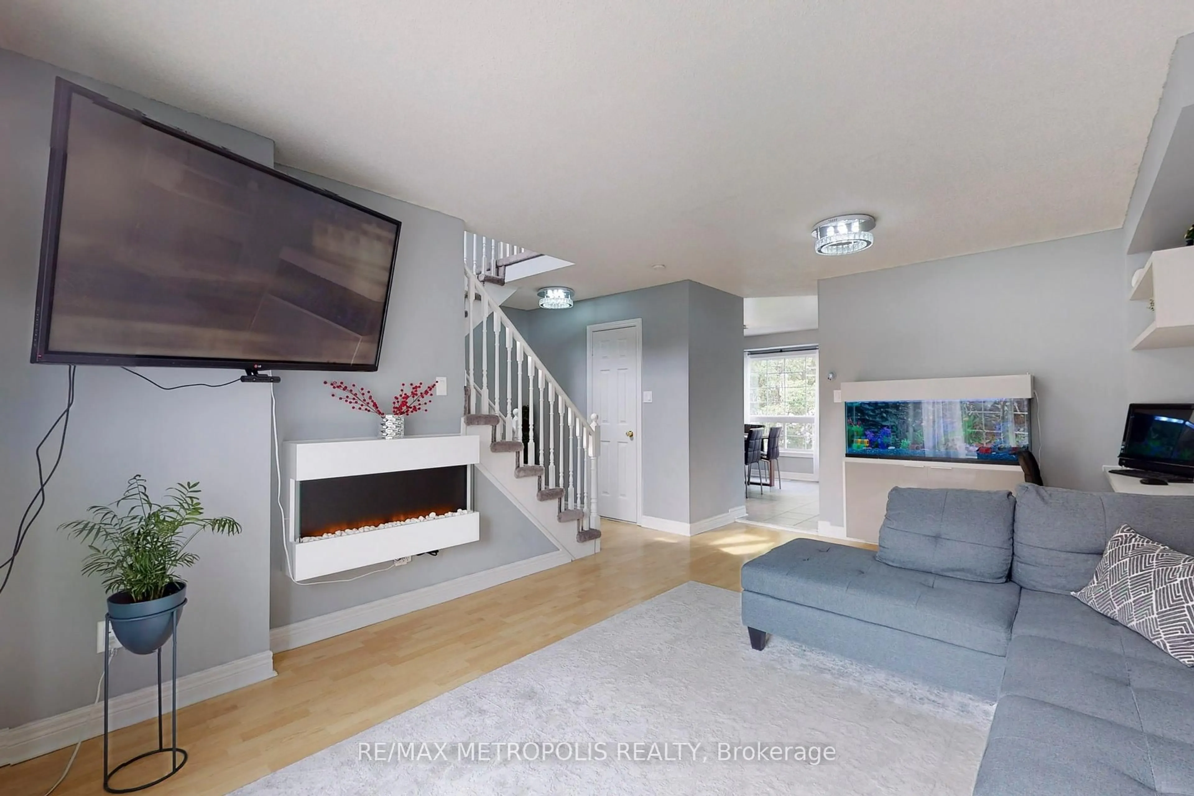 Living room with furniture, unknown for 50 MOSAICS Ave, Aurora Ontario L4G 7L5