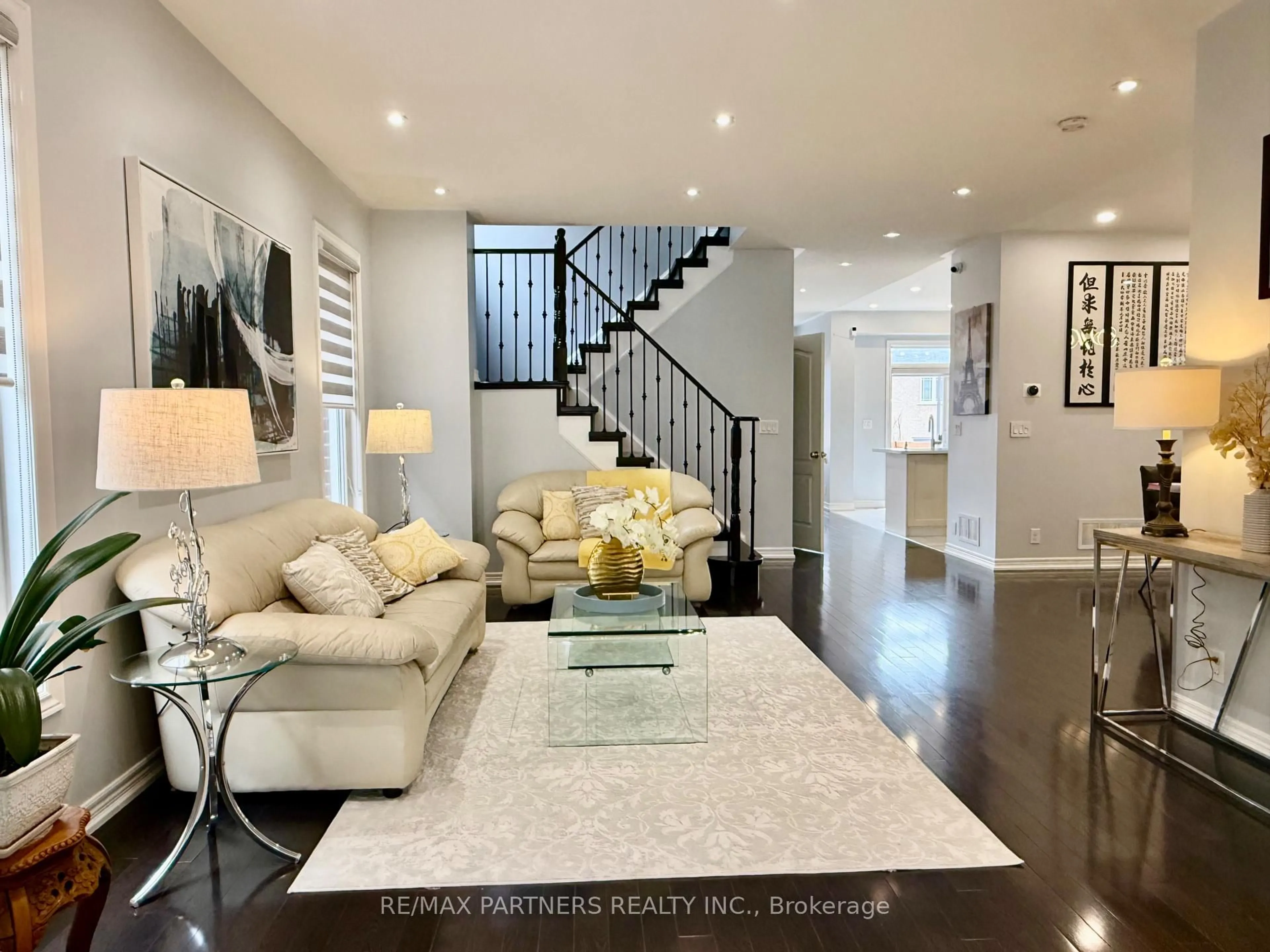 Indoor entryway for 277 Mavrinac Blvd, Aurora Ontario L4G 0E7